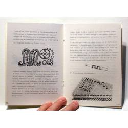 Fru Hess' broderier fra forretningen og hendes private samling