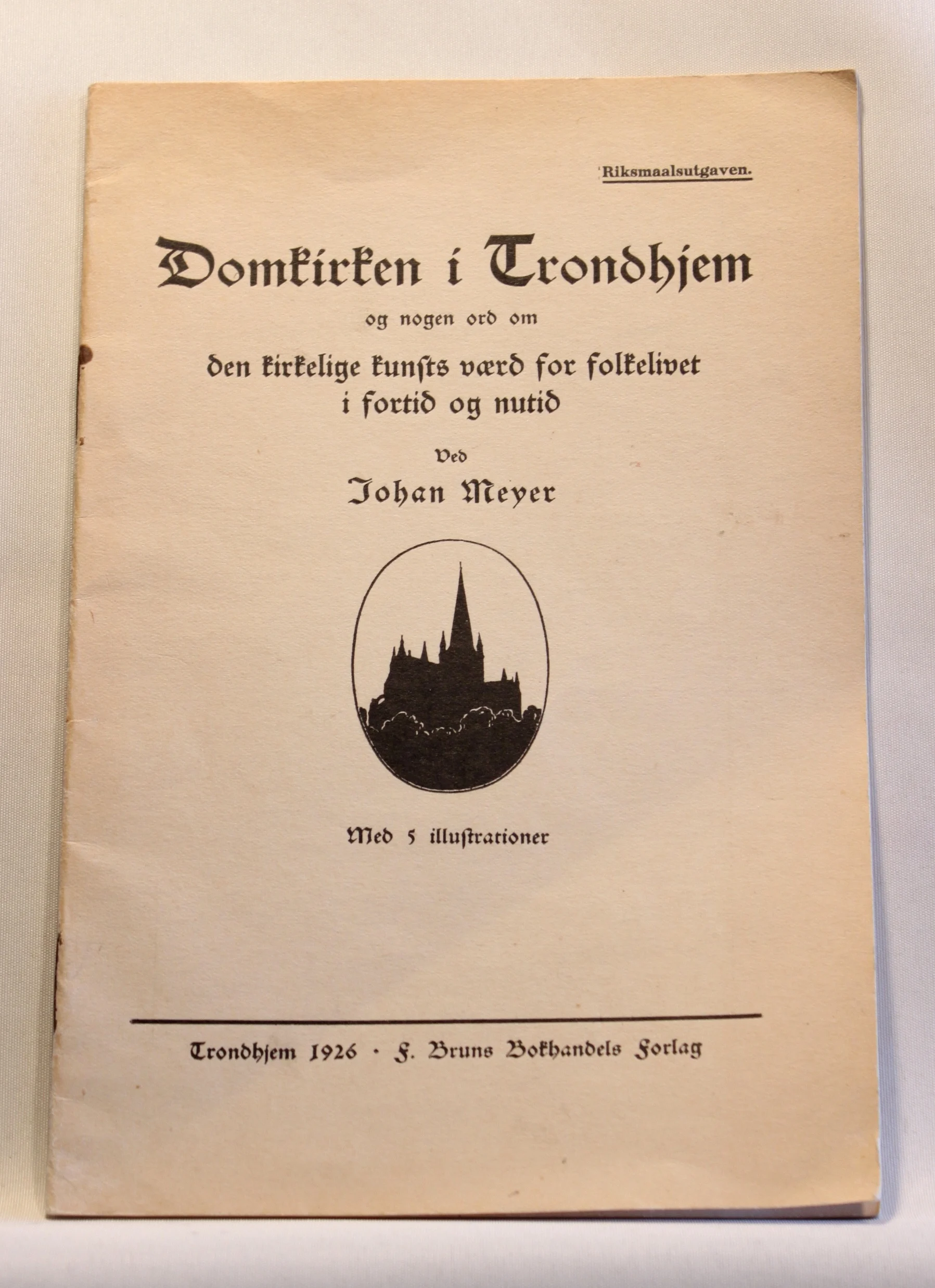 Domkirken i Trondheim og nogen ord om den kirkelige kunsts værd for folkelivet i fortid og nutid