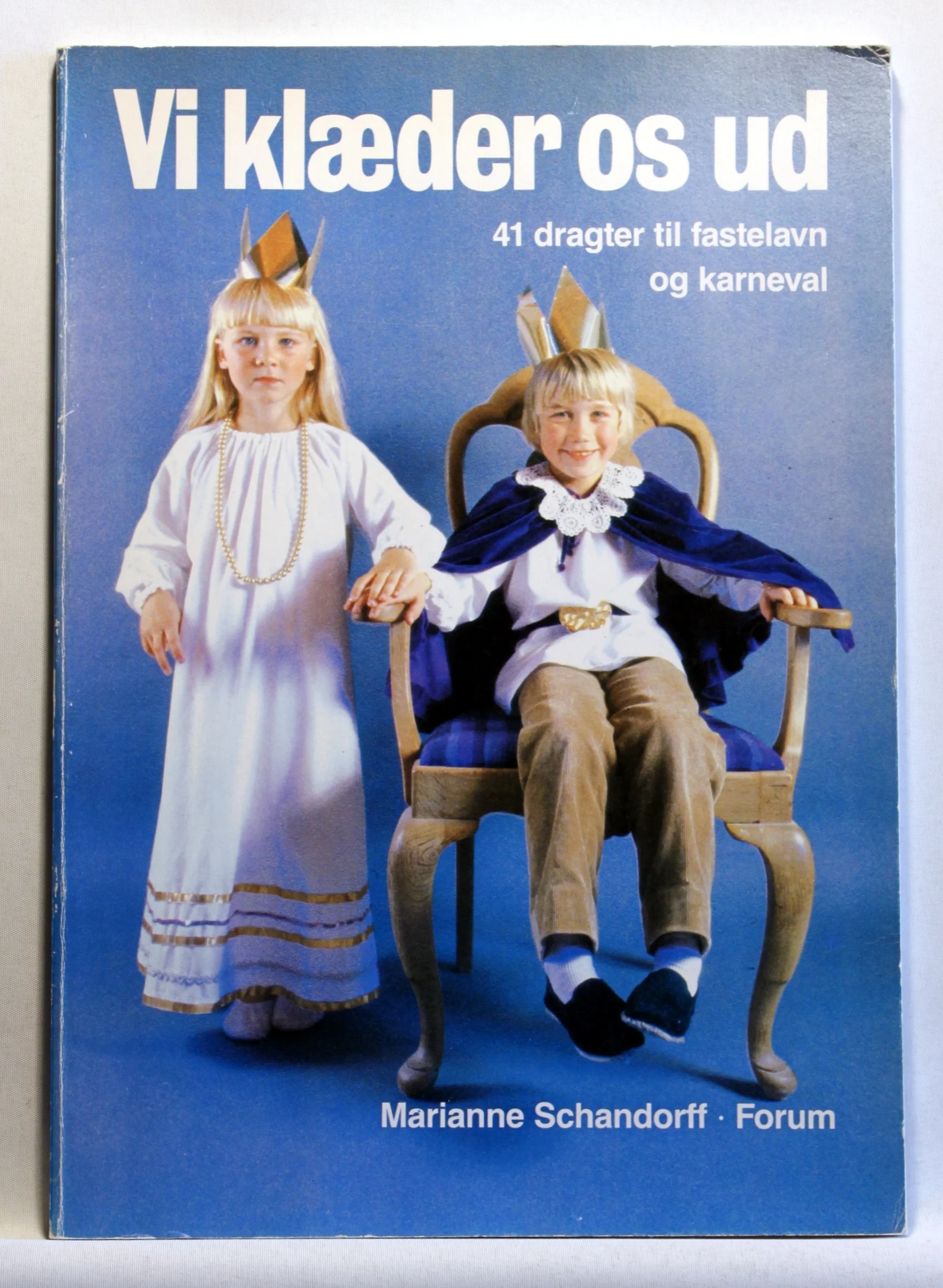 Vi klæder os ud. 41 dragter til fastelavn og karneval