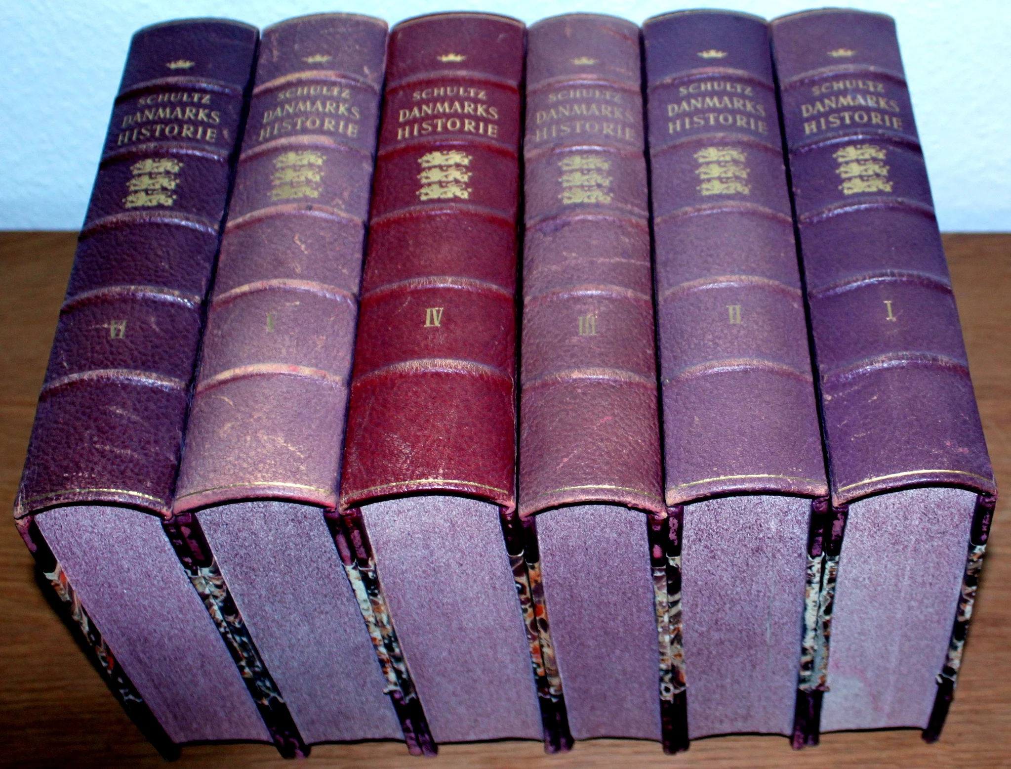 Schultz Danmarkshistorie. Vort folks historie gennem tiderne skrevet af danske historikere. 1-6
