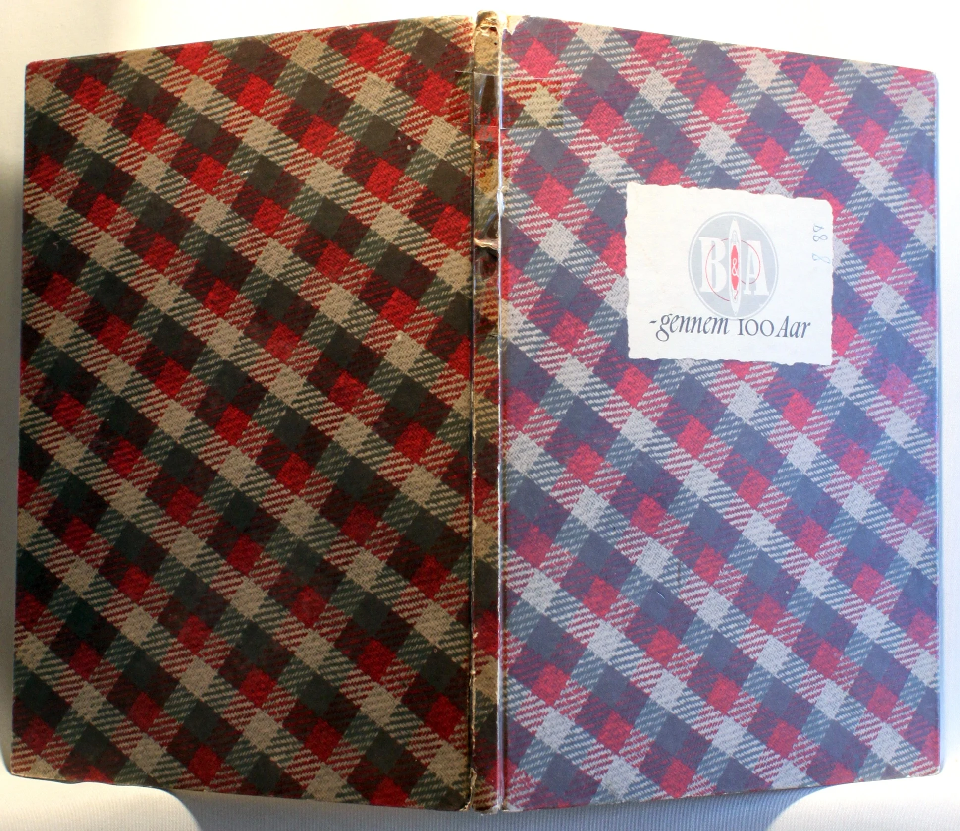 Bloch & Andresen gennem hundrede Aar. 1847-1947