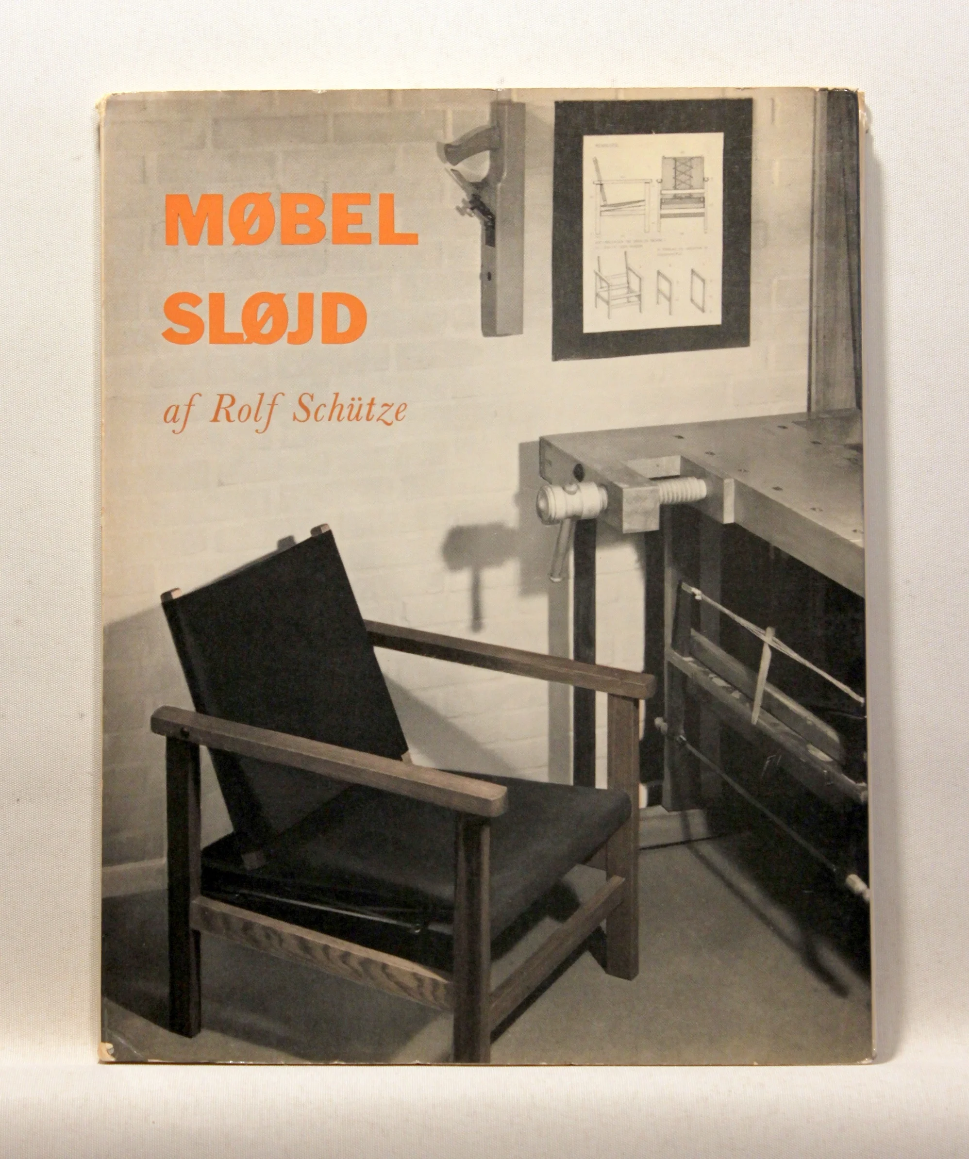 Møbelsløjd. Moderne møbelmodeller i tekst og tegninger