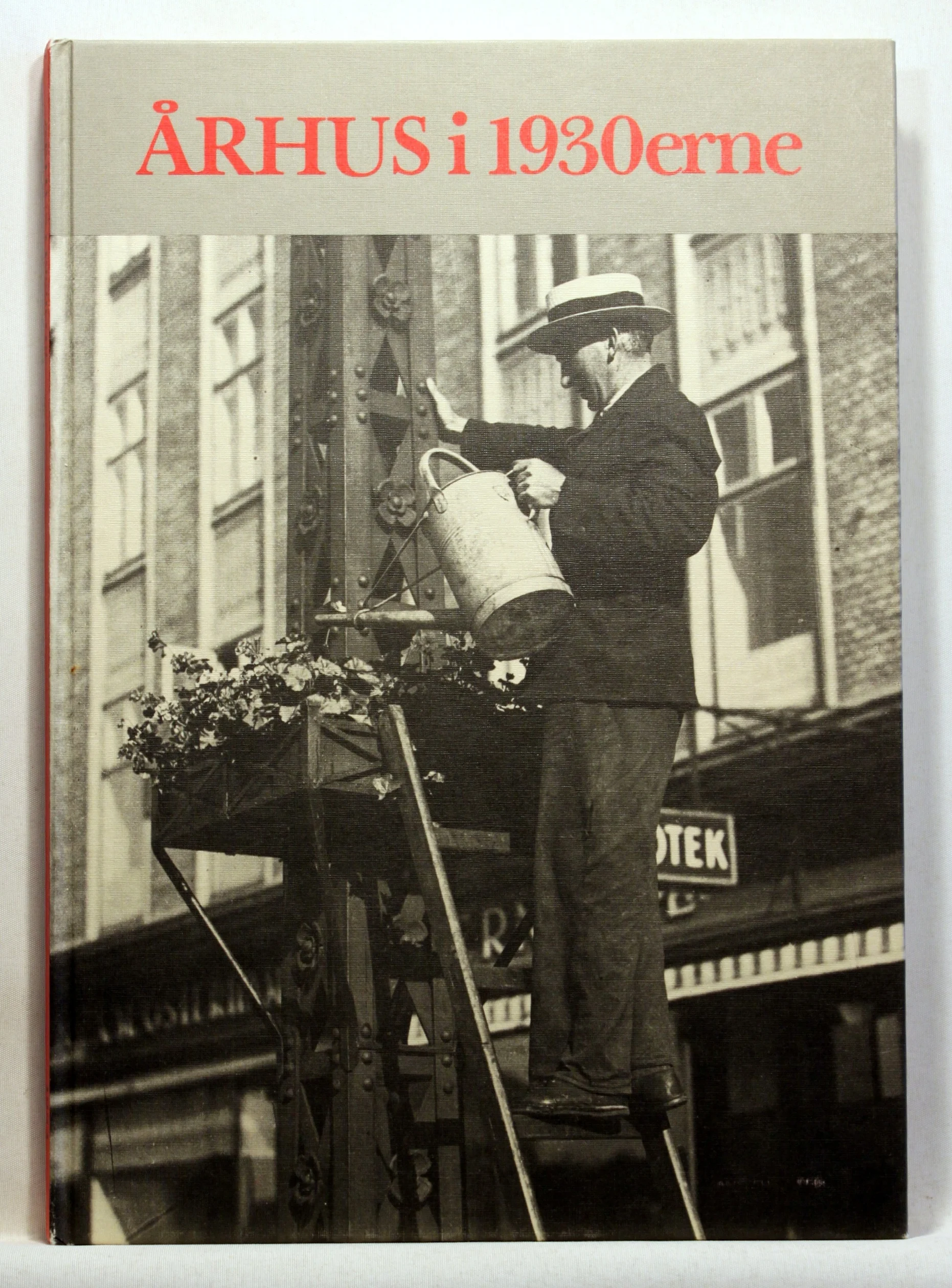 Århus i 1930erne – set gennem fotografen Åge Fredslund Andersens linse