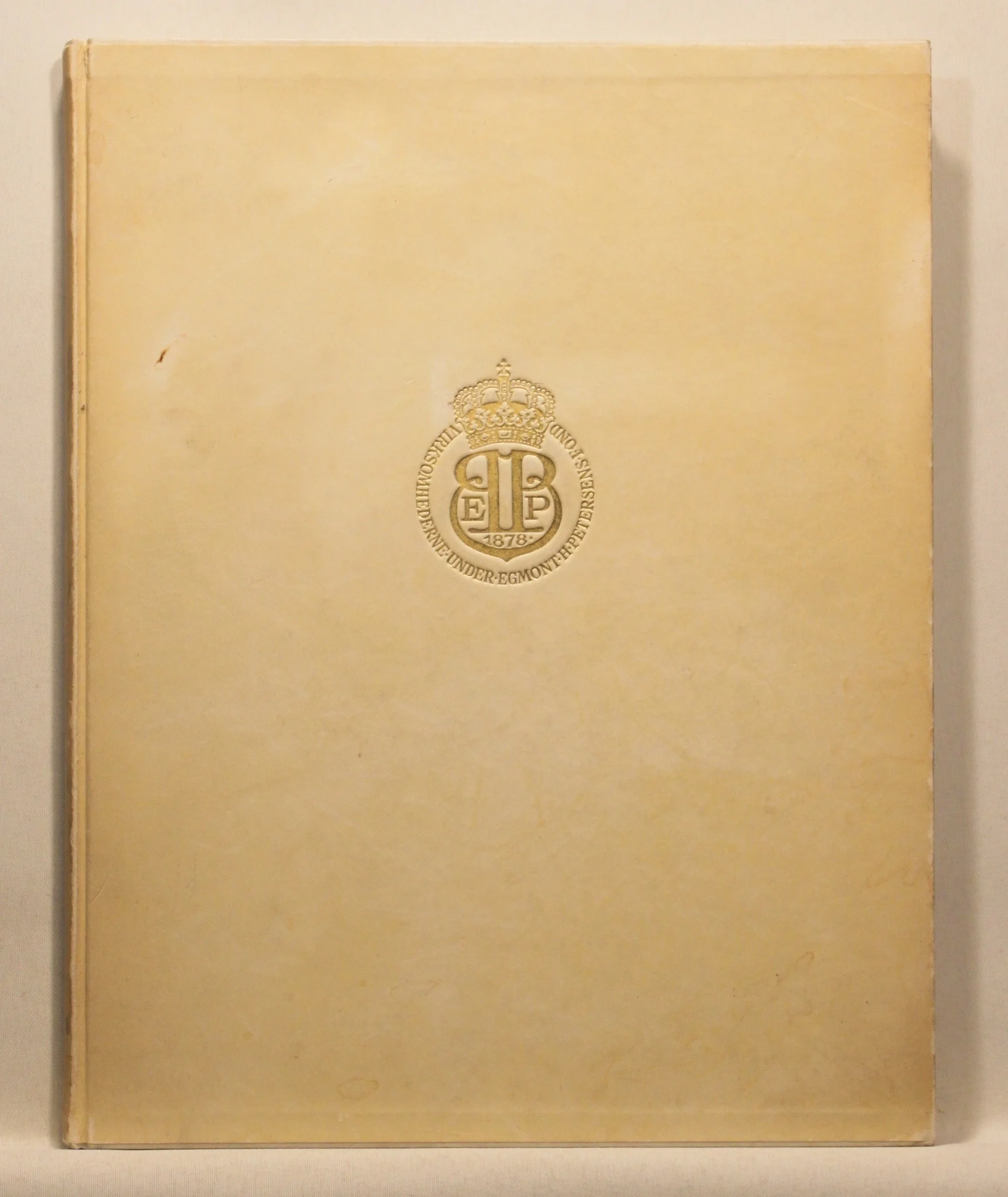 Udviklingen i Gutenberghus. 25 Aars Indsats i Virksomhederne under Egmont H. Petersens Fond 1915-1940