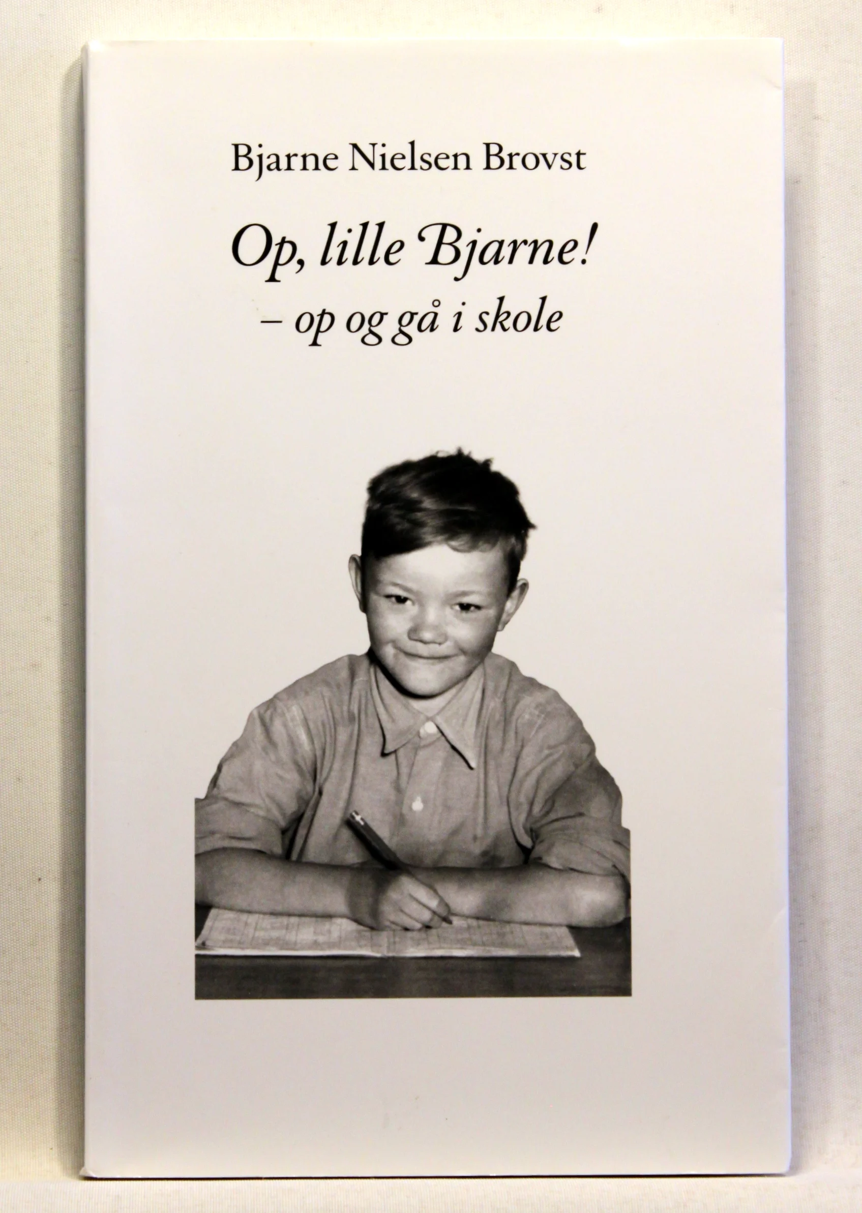 Op, lille Bjarne – op og gå i skole. Fortællinger.