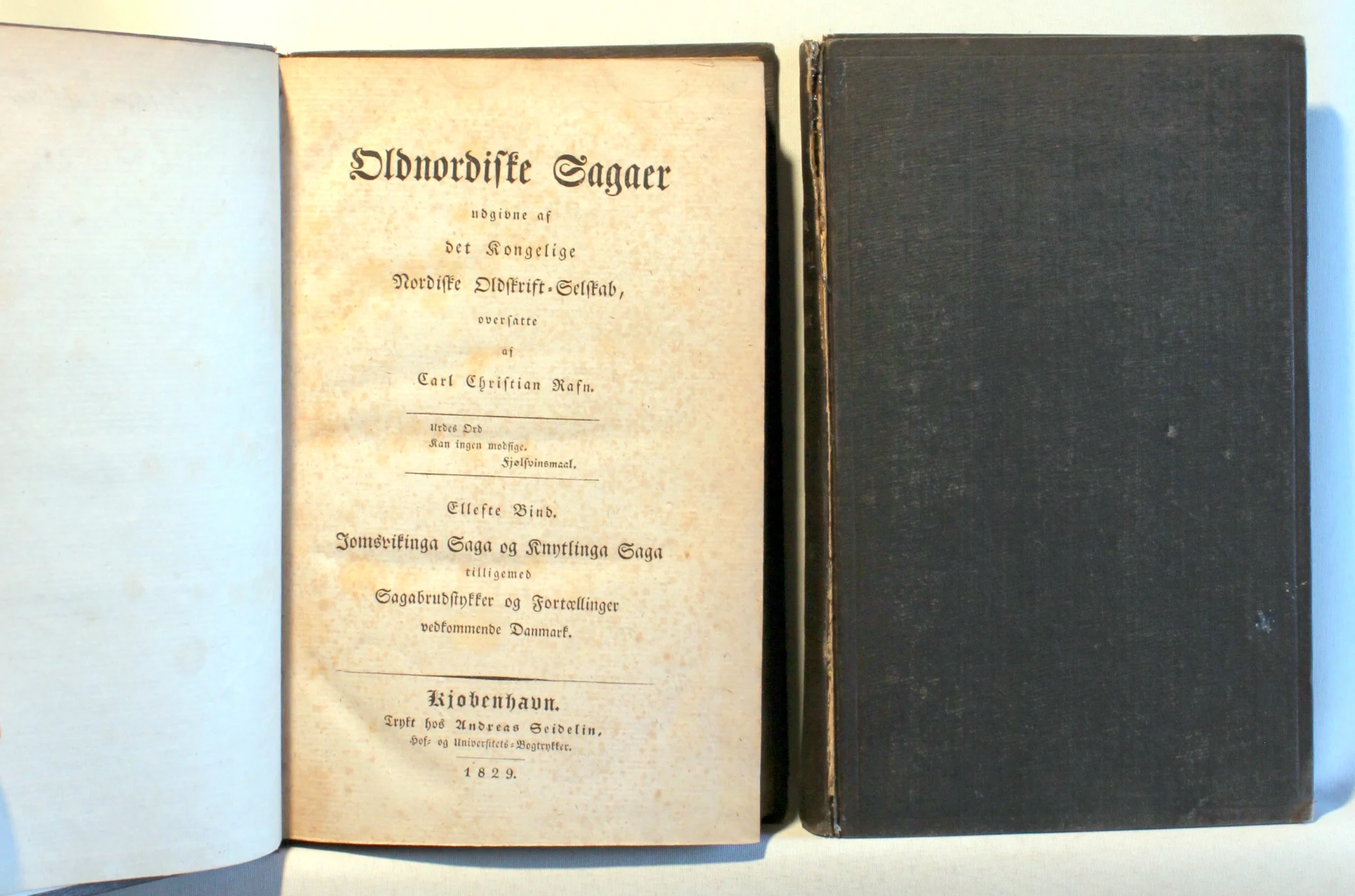 Oldnordiske Sagaer, Bind 11. Nordiske Fortids Sagaer, Bind 2