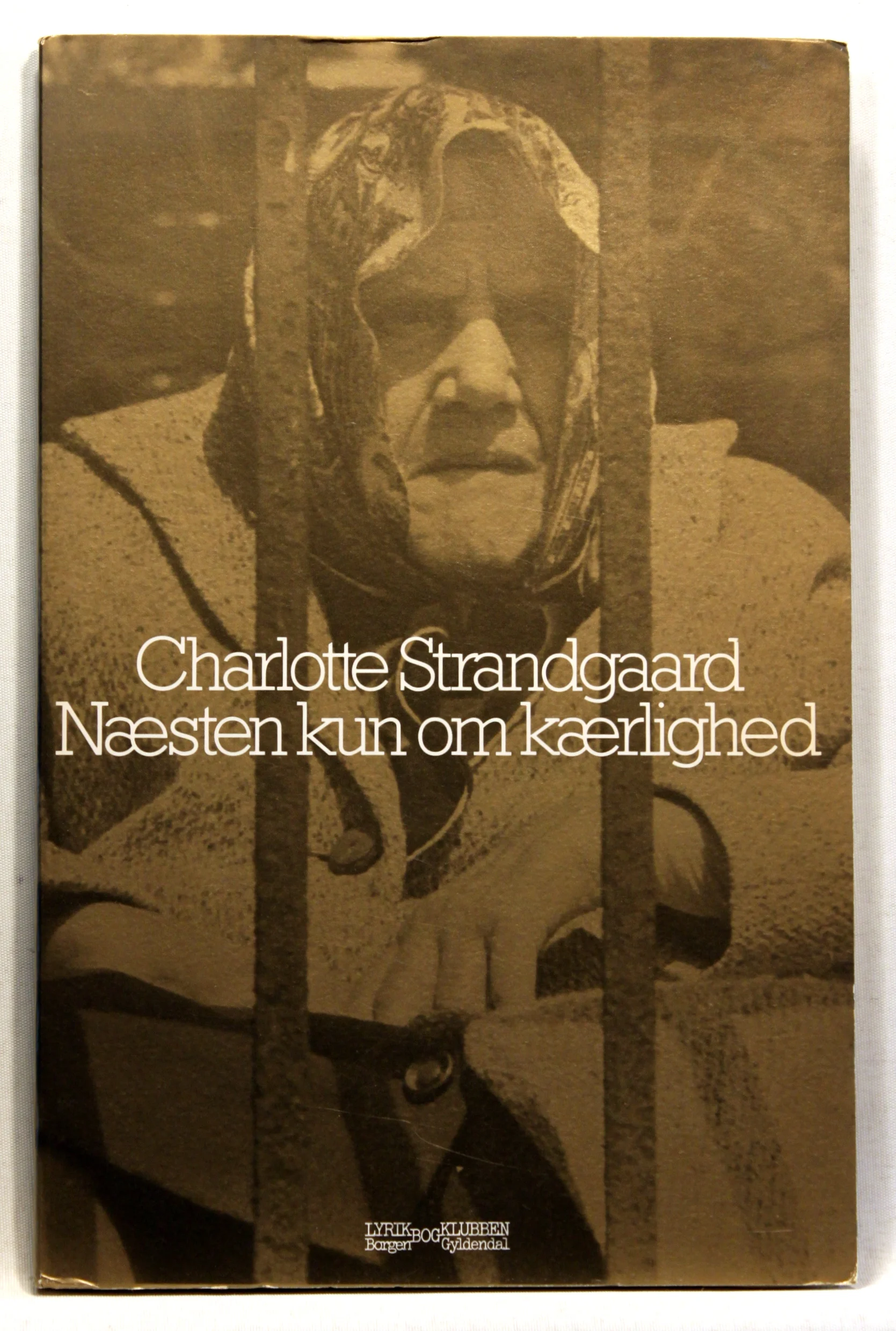 Næsten kun om kærlighed