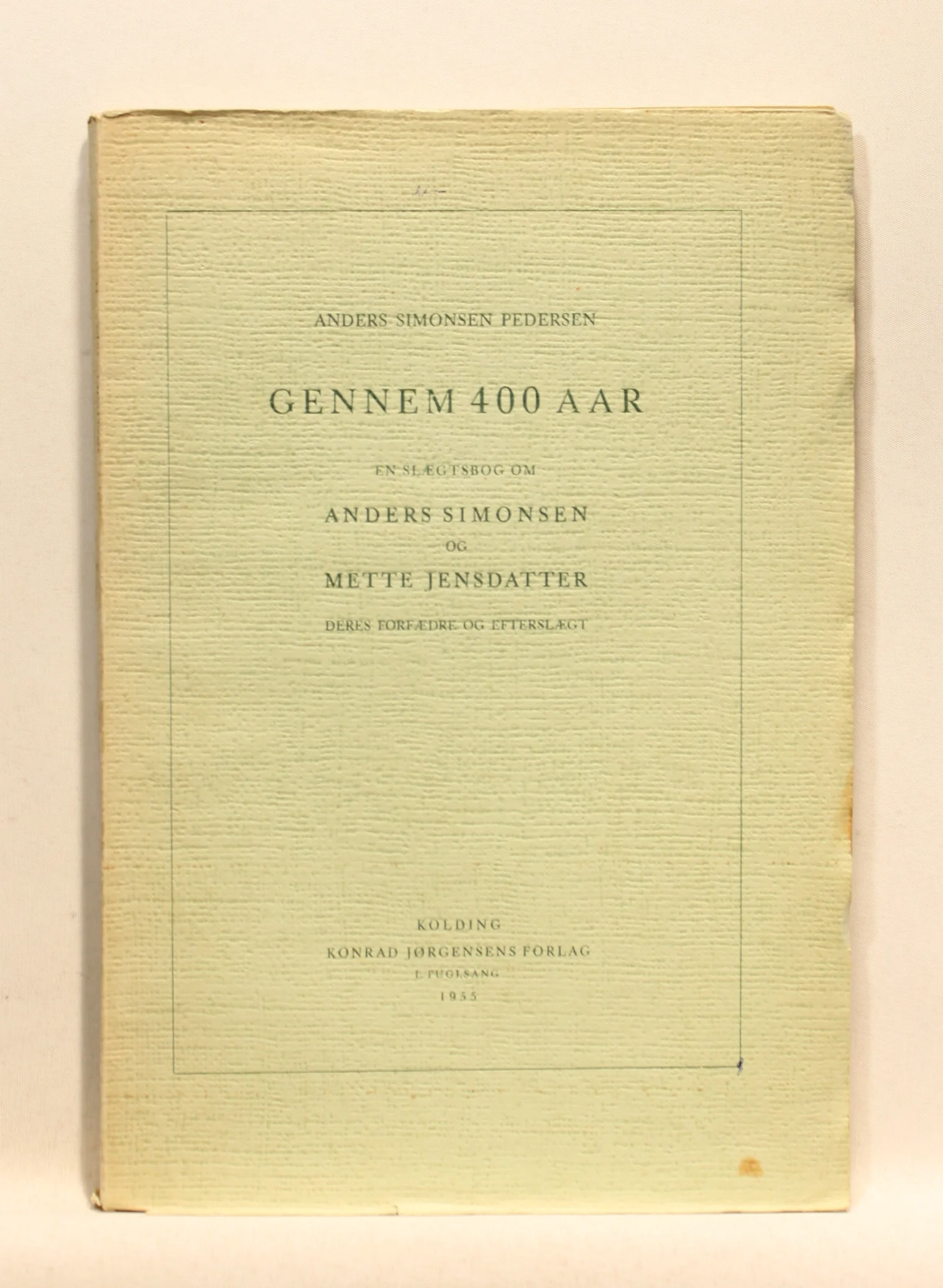 Gennem 400 Aar. En Slægtsbog om Anders Simonsen og Mette Jensdatter, deres Forfædre og Efterslægt