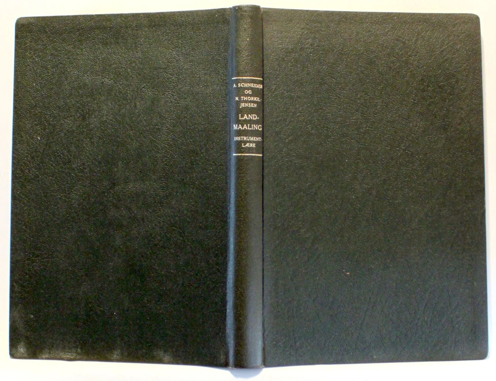 Bogomslag: Landmåling. Instrumentlære af A. Schneider, N. Thorkil-Jensen