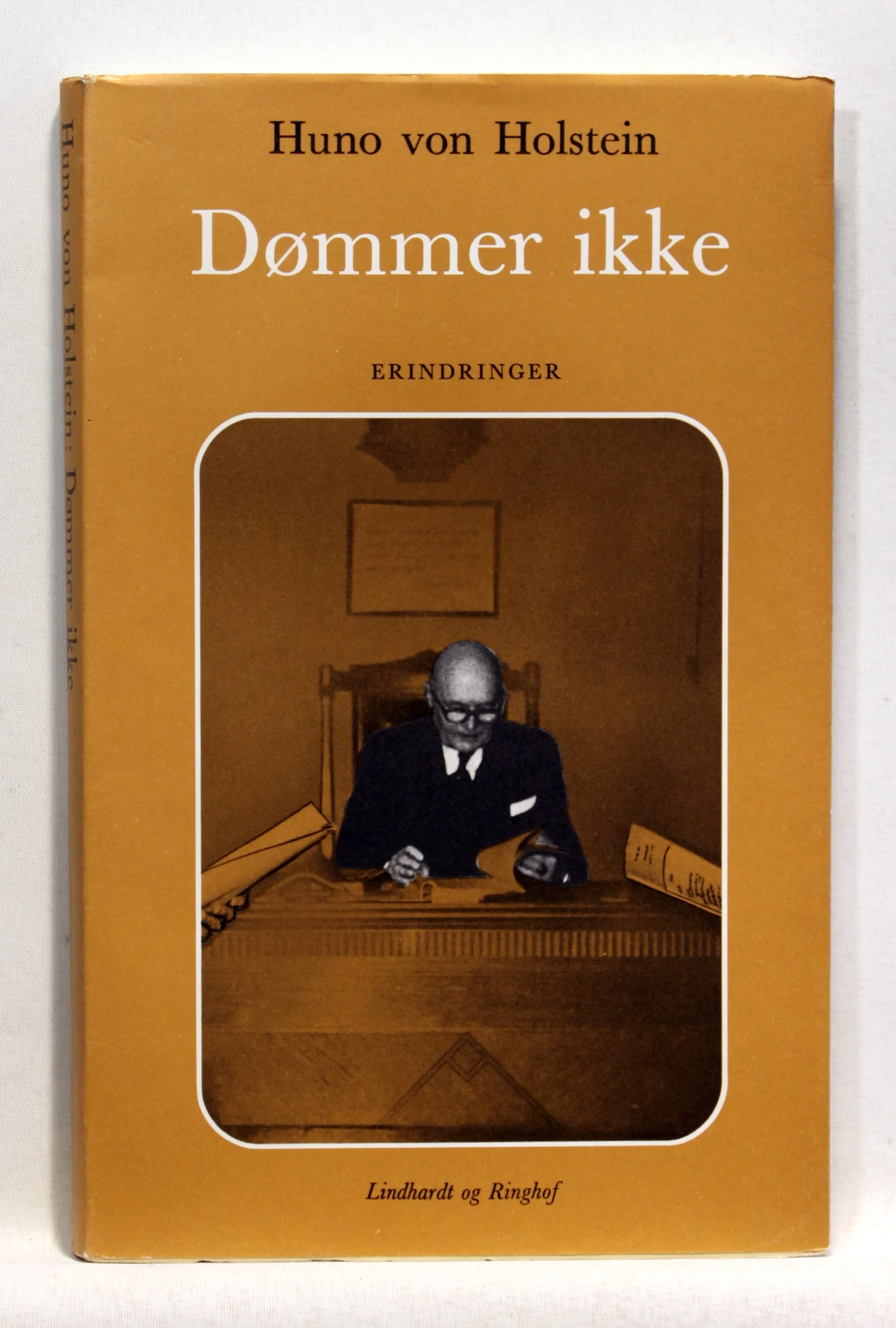 Dømmer ikke. Erindringer