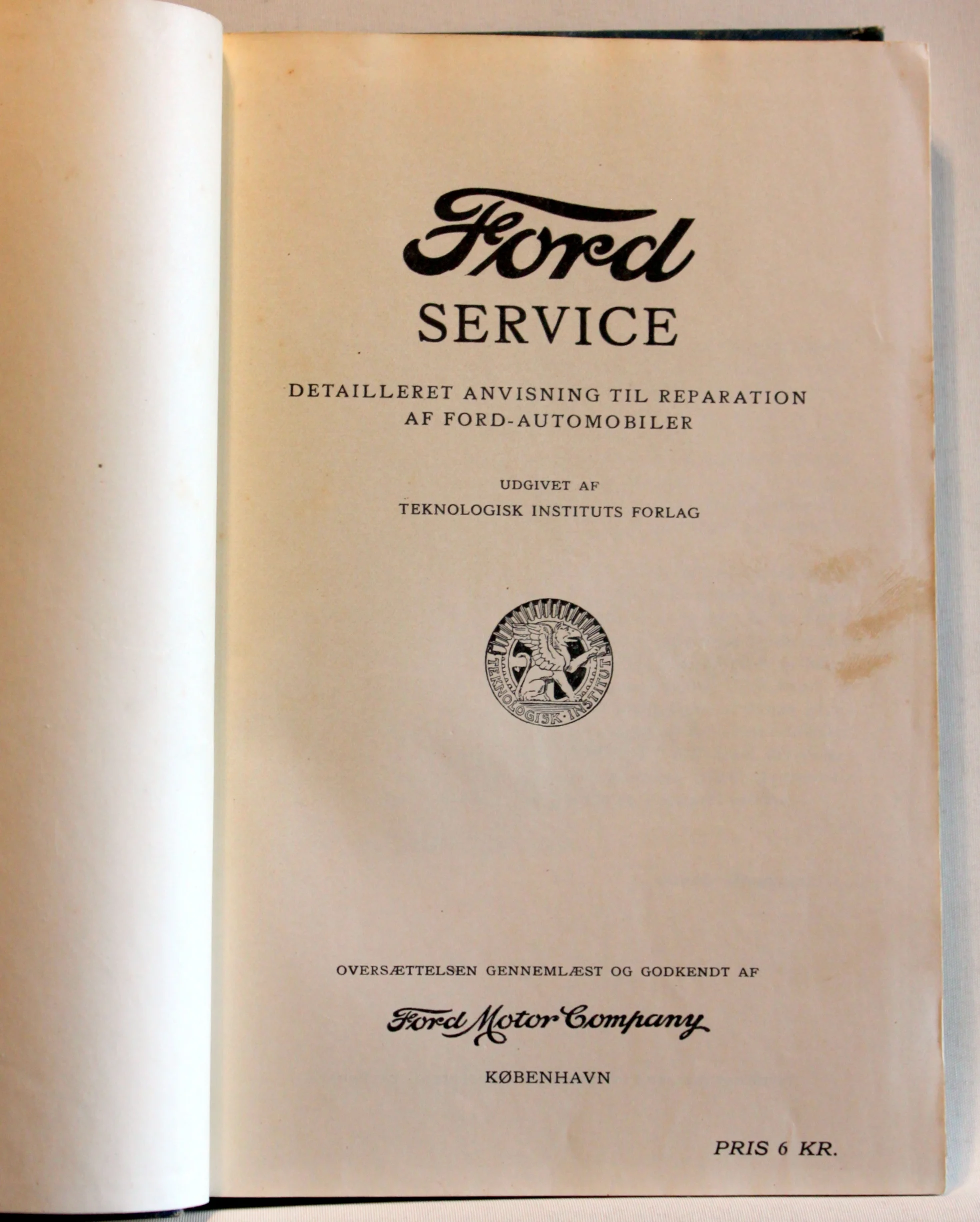 Bogomslag: Ford Service. Detailleret anvisning til reparation af Ford-Automobiler af Ford København