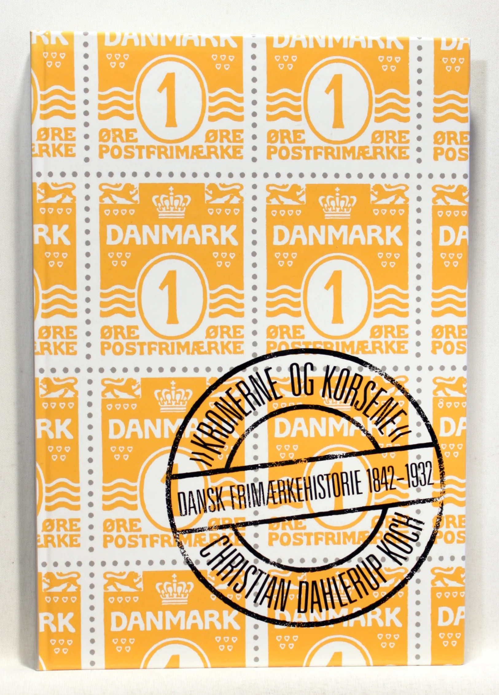 Kronerne og Korsene. Dansk frimærkehistorie 1842-1932