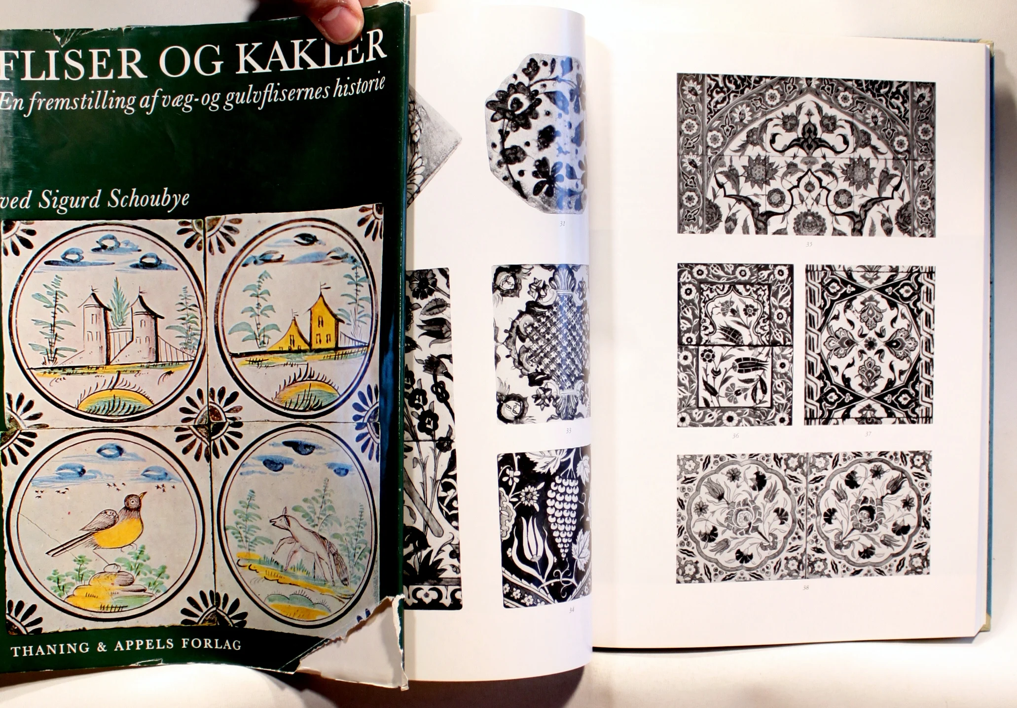 Fliser og kakler. En fremstilling af væg- og gulvflisernes historie