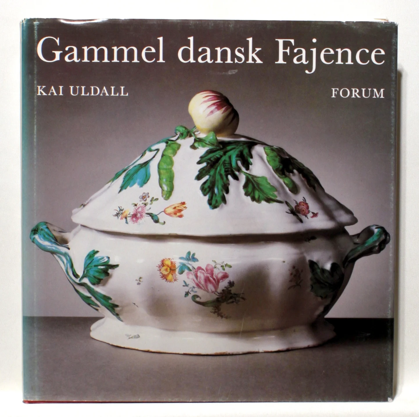 Gammel dansk fajence fra fabriker i kongeriget og hertugdømmerne