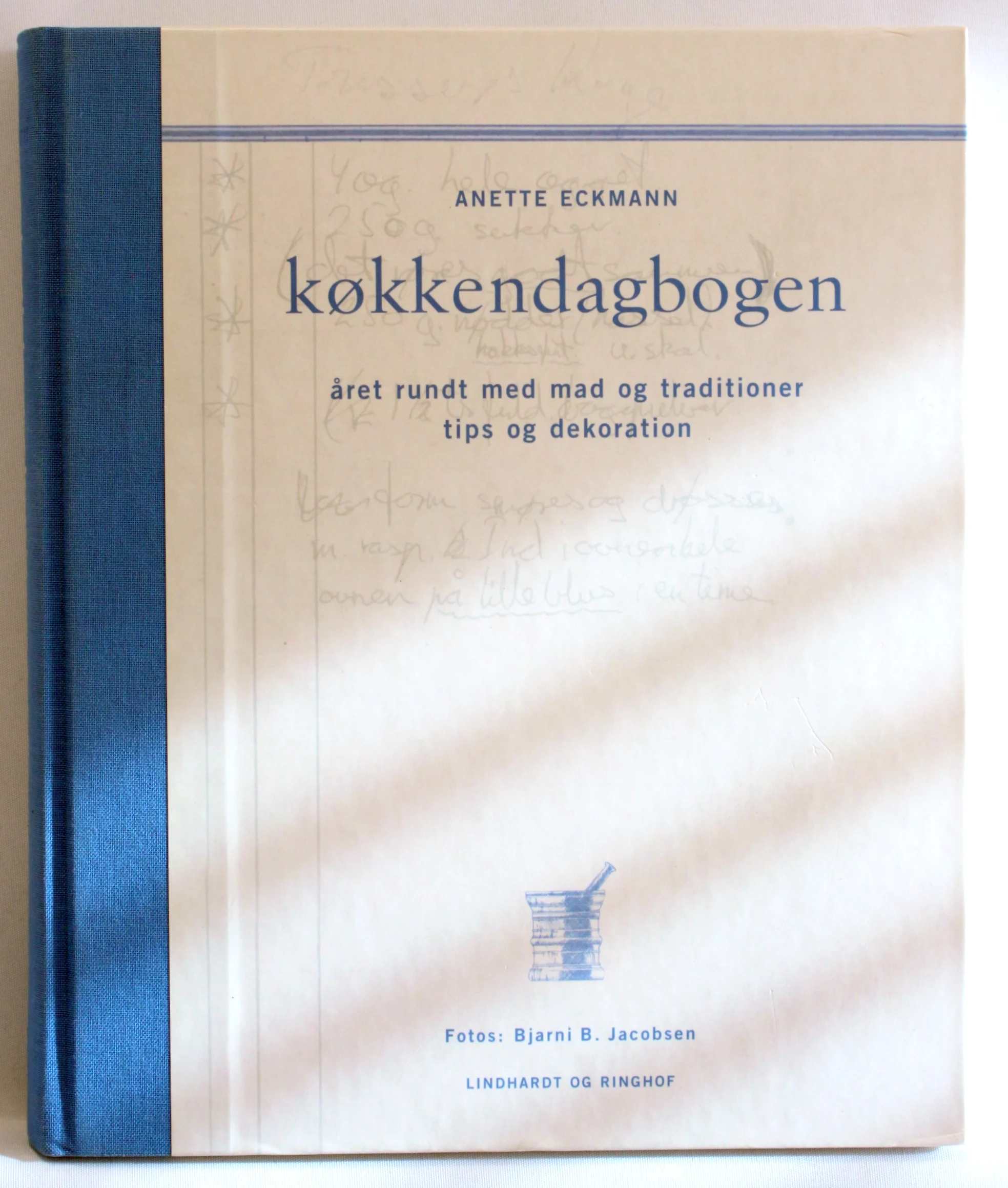 Køkkendagbogen – året rundt med mad og traditioner, tips og dekoration