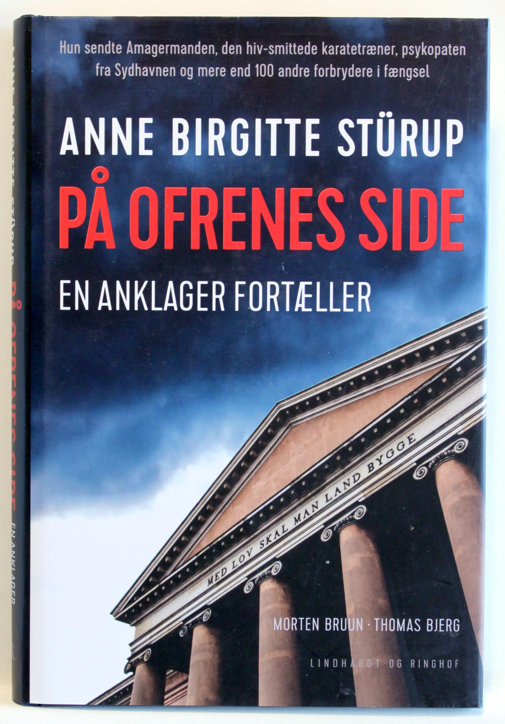 På ofrenes side. En anklager fortæller