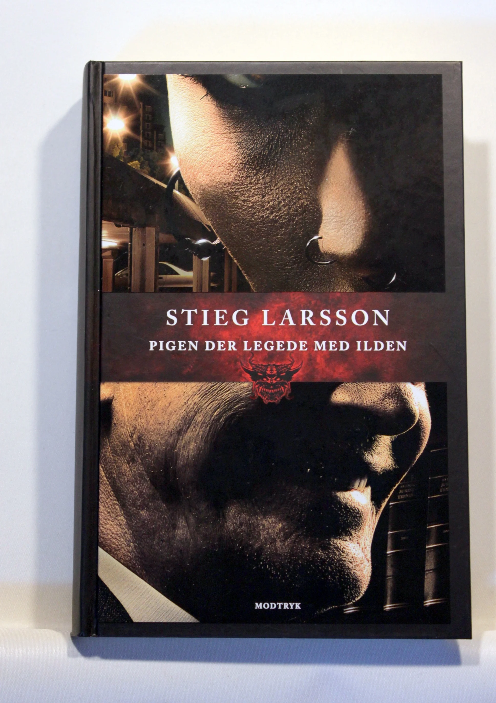 Pigen der legede med ilden