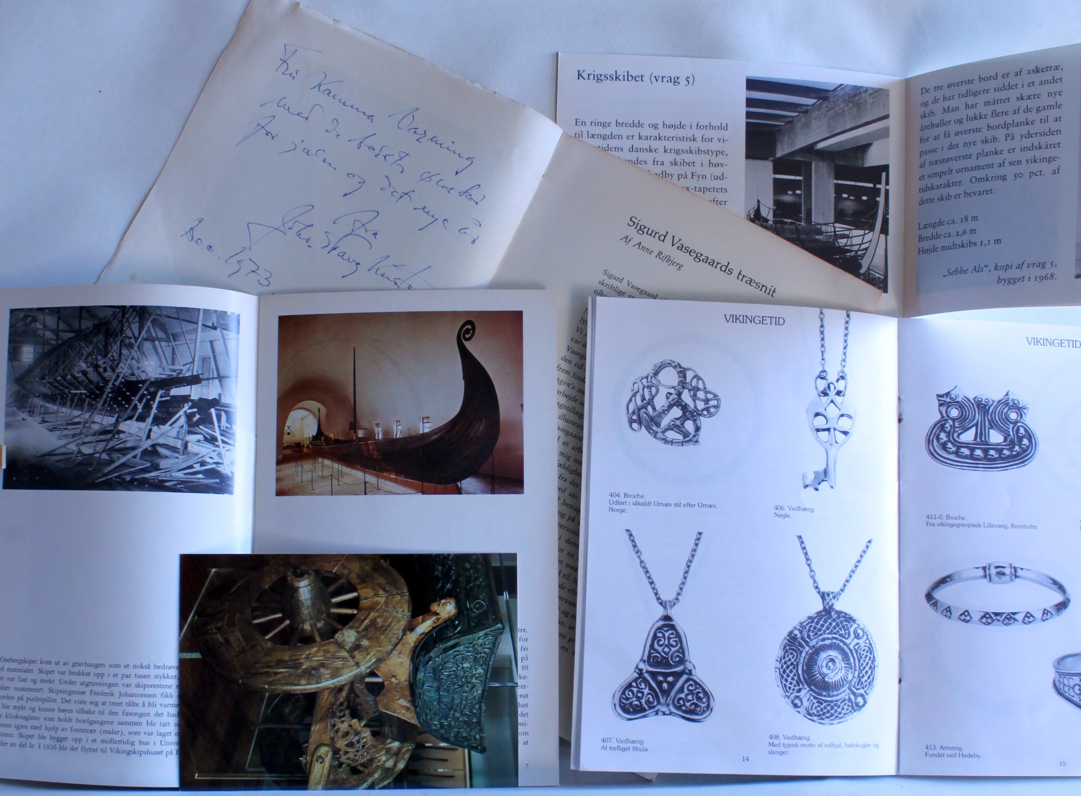 Bogomslag: Sigurd Vasegaards træsnit. Museums Kopi Smykker af Anne Rifbjerg