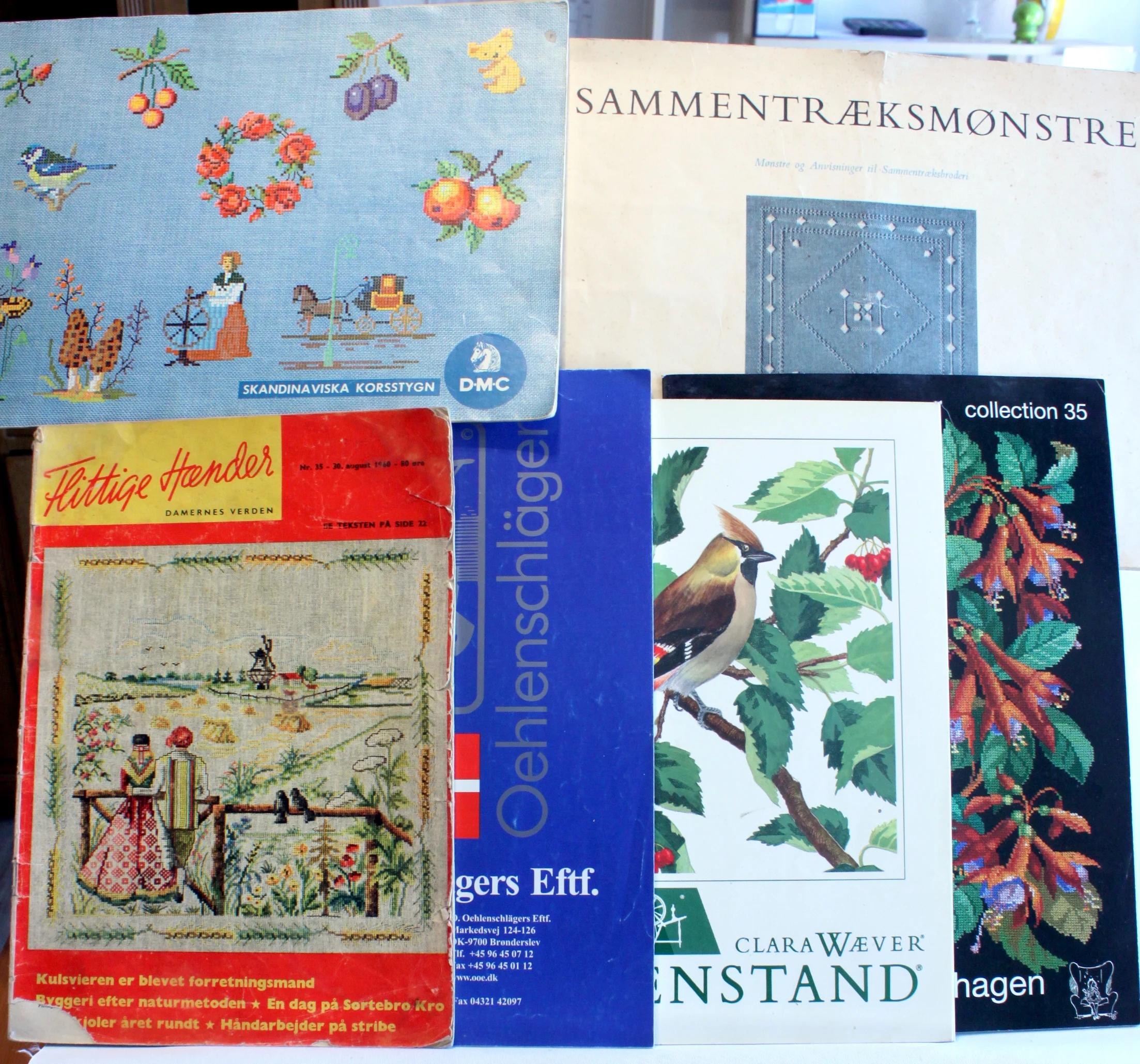 Bogomslag: Sammentræksmønstre. Skandinaviska Korsstygn. O. Oehlenschlägers Eftf. af Clara Wæver. Dollfus-Mieg & Cie Paris.