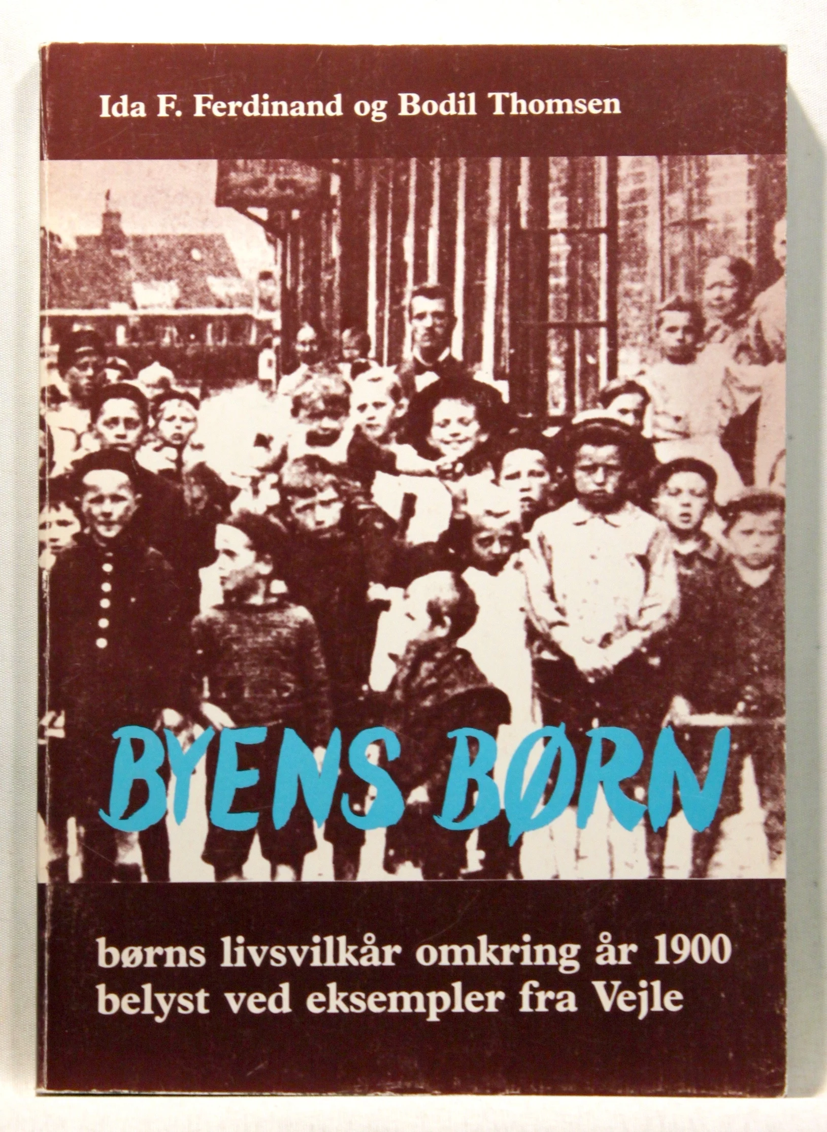 Byens børn. Børns livsvilkår omkring år 1900 belyst ved eksempler fra Vejle
