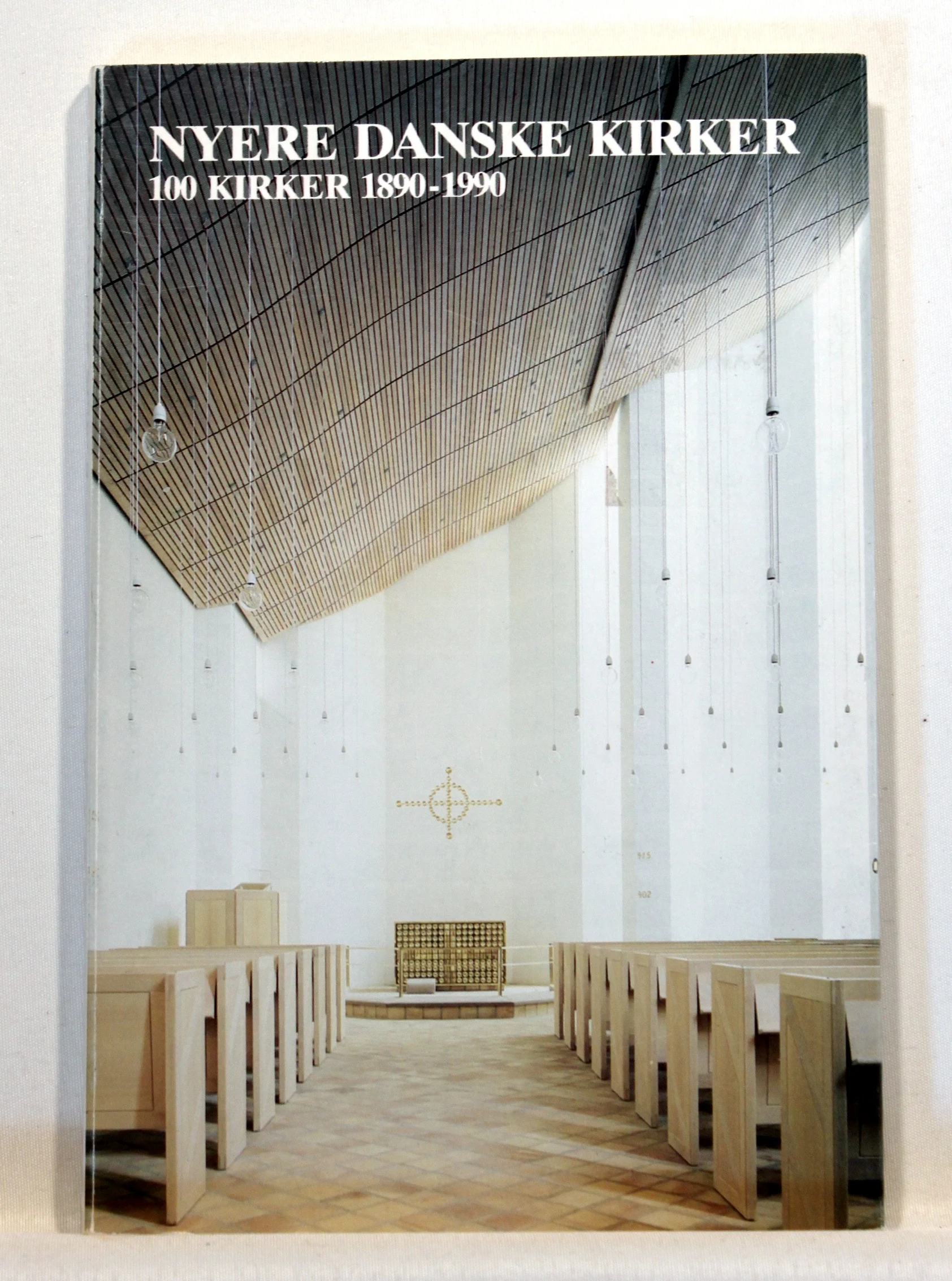 Nyere Danske Kirker. 100 Kirker 1890-1990