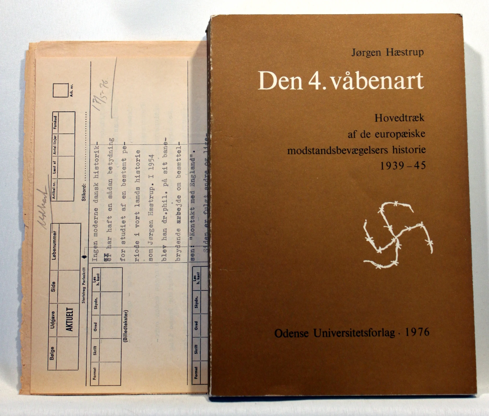 Den 4. våbenart. Hovedtræk af de europæiske modstandsbevægelsers historie 1939 – 1945