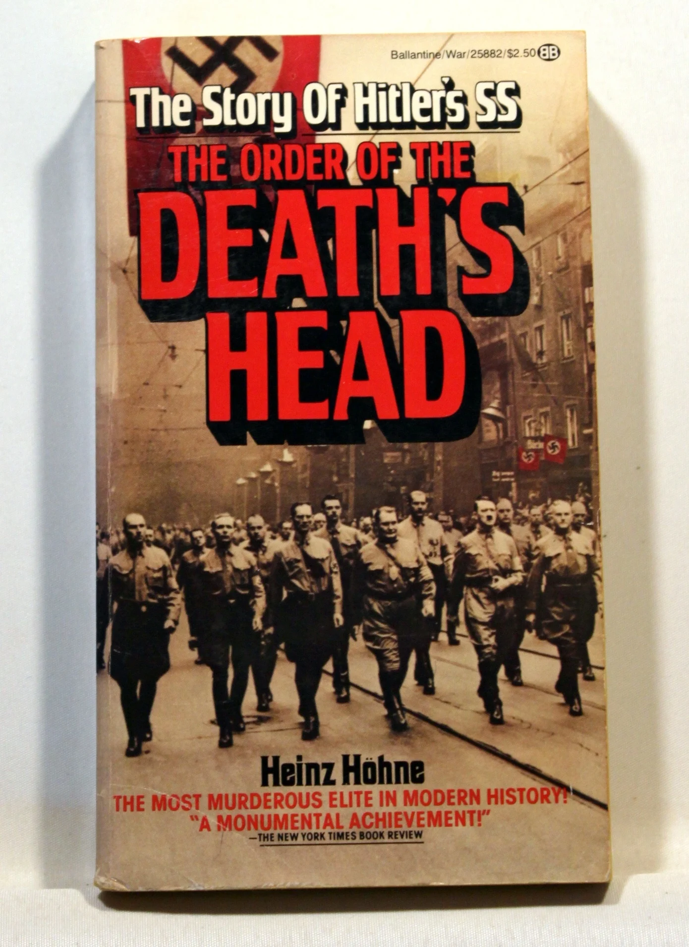 THE ORDER OF THE DEATH´S HEAD. The Story of Hitler´s SS