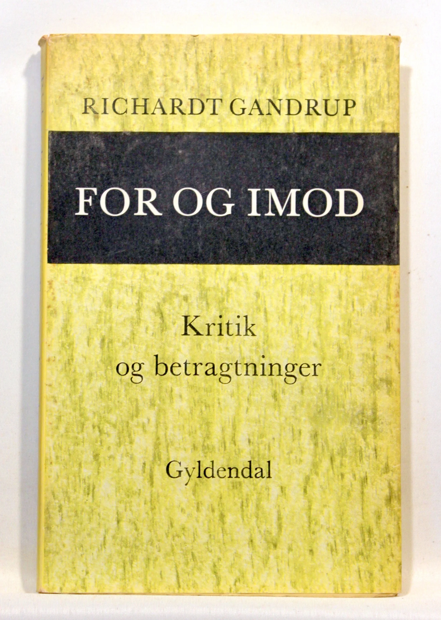 For og imod. kritik og betragtninger