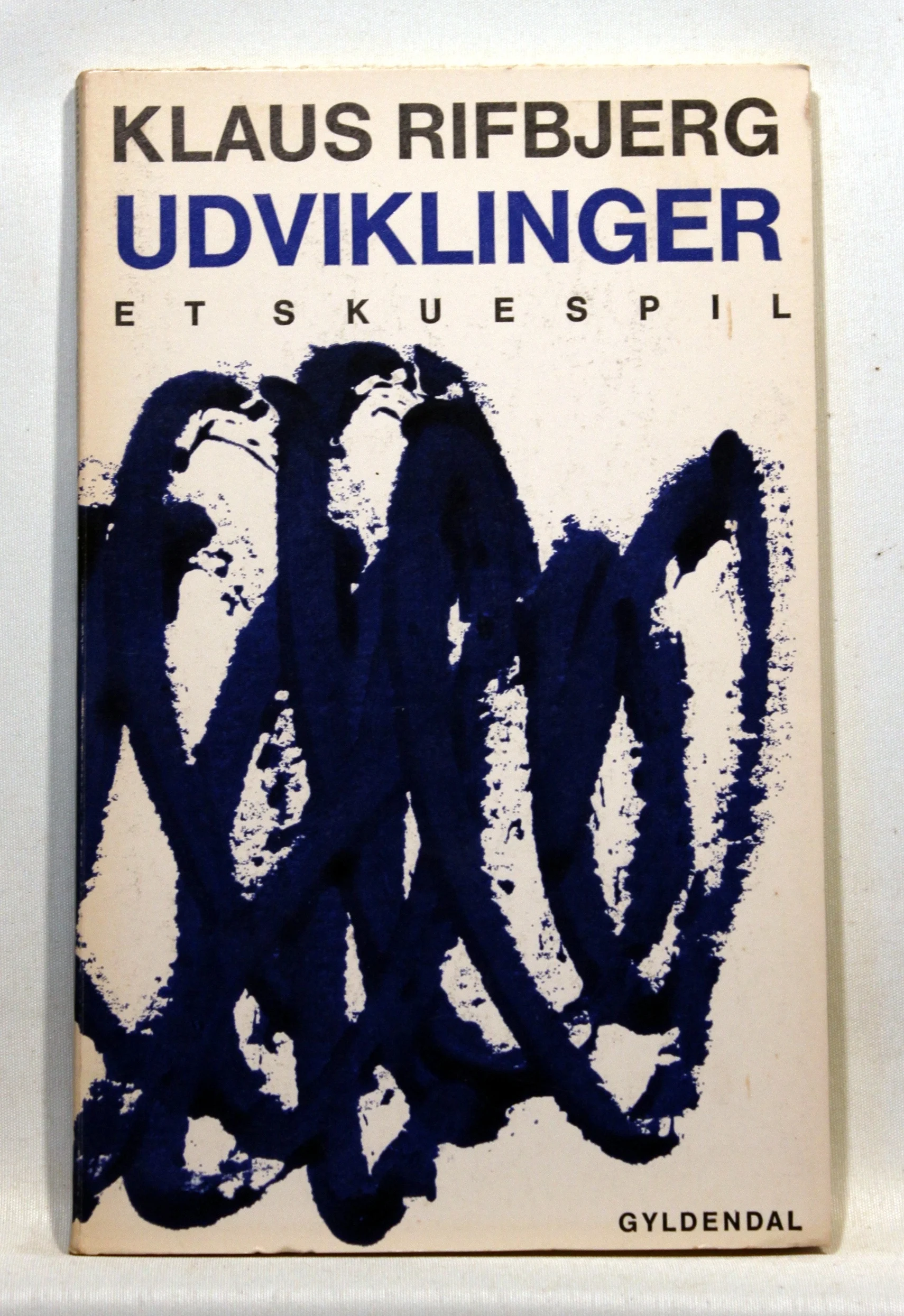 Udviklinger. Et skuespil.