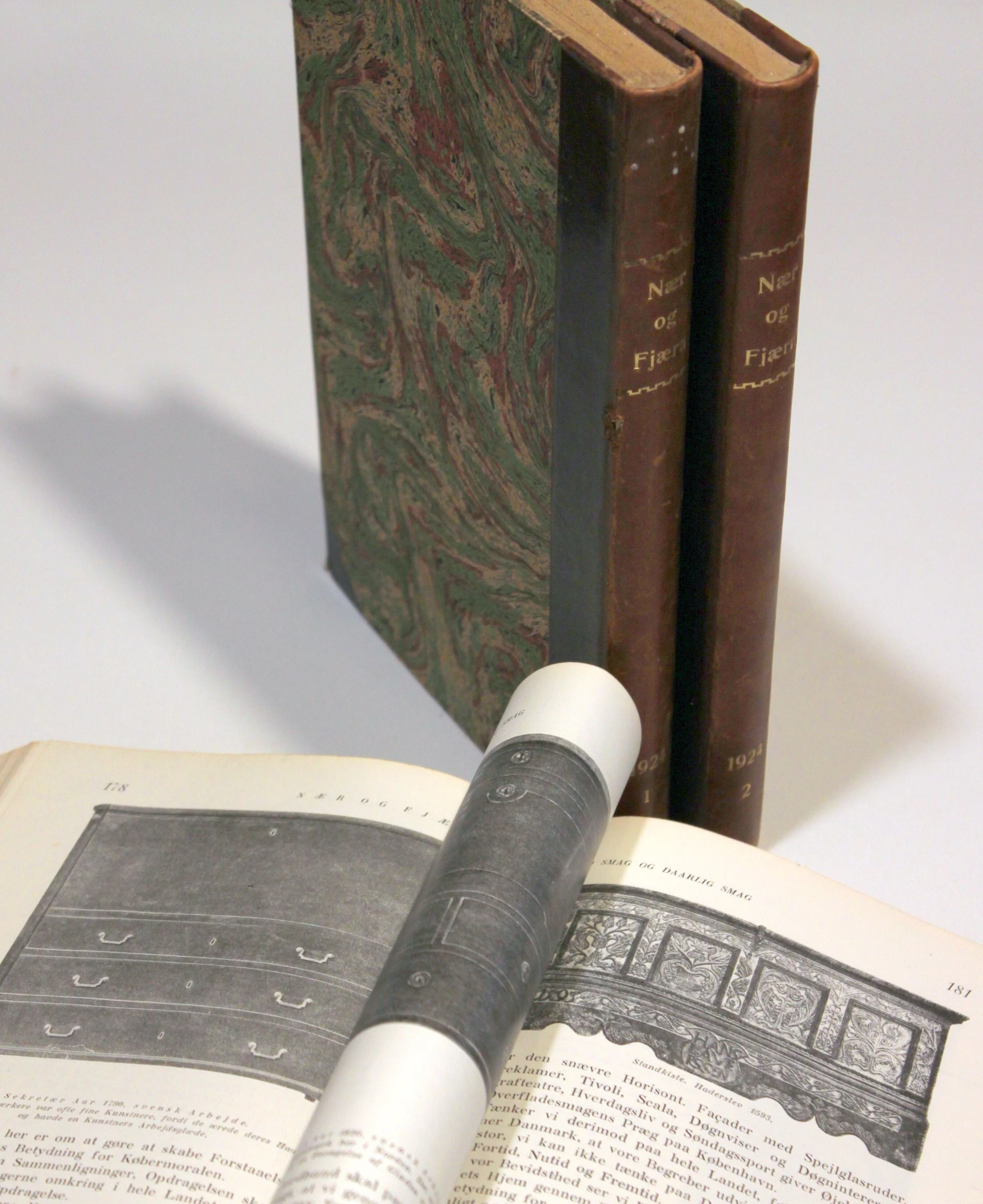 Nær og fjærn. 3 Bind.