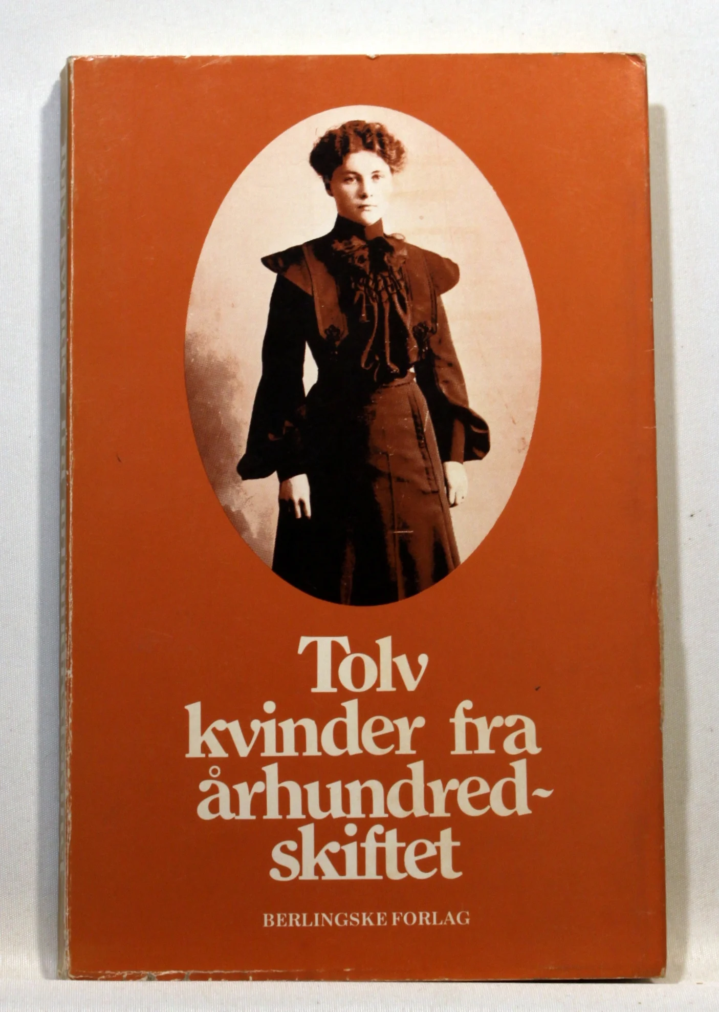 Tolv kvinder fra århundredeskiftet