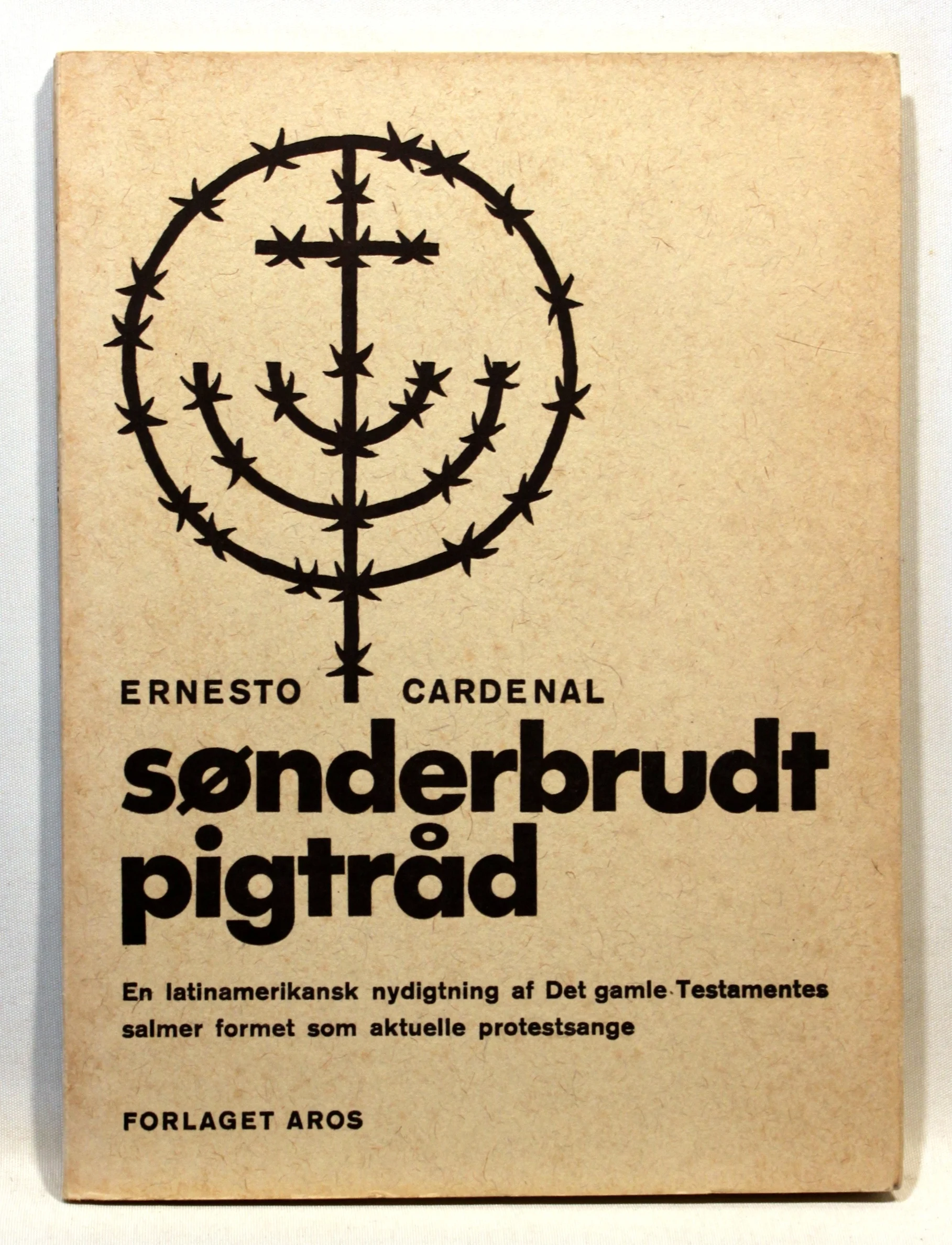Sønderbrudt pigtråd. En latinamerikansk nydigtning af Det gamle testamentes salmer formet som aktuelle protestsange