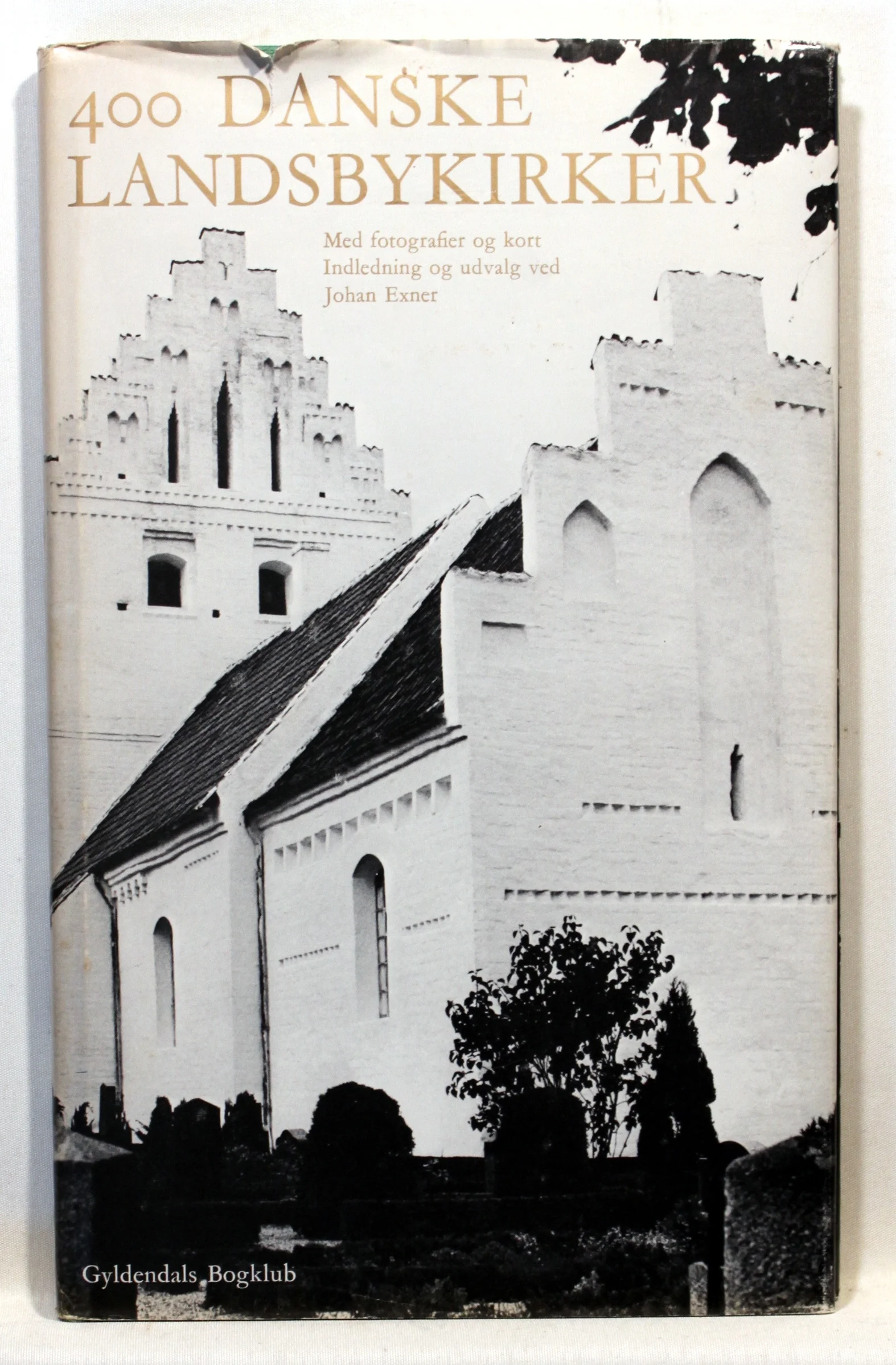 400 Danske Landsbykirker. Med fotografier og kort