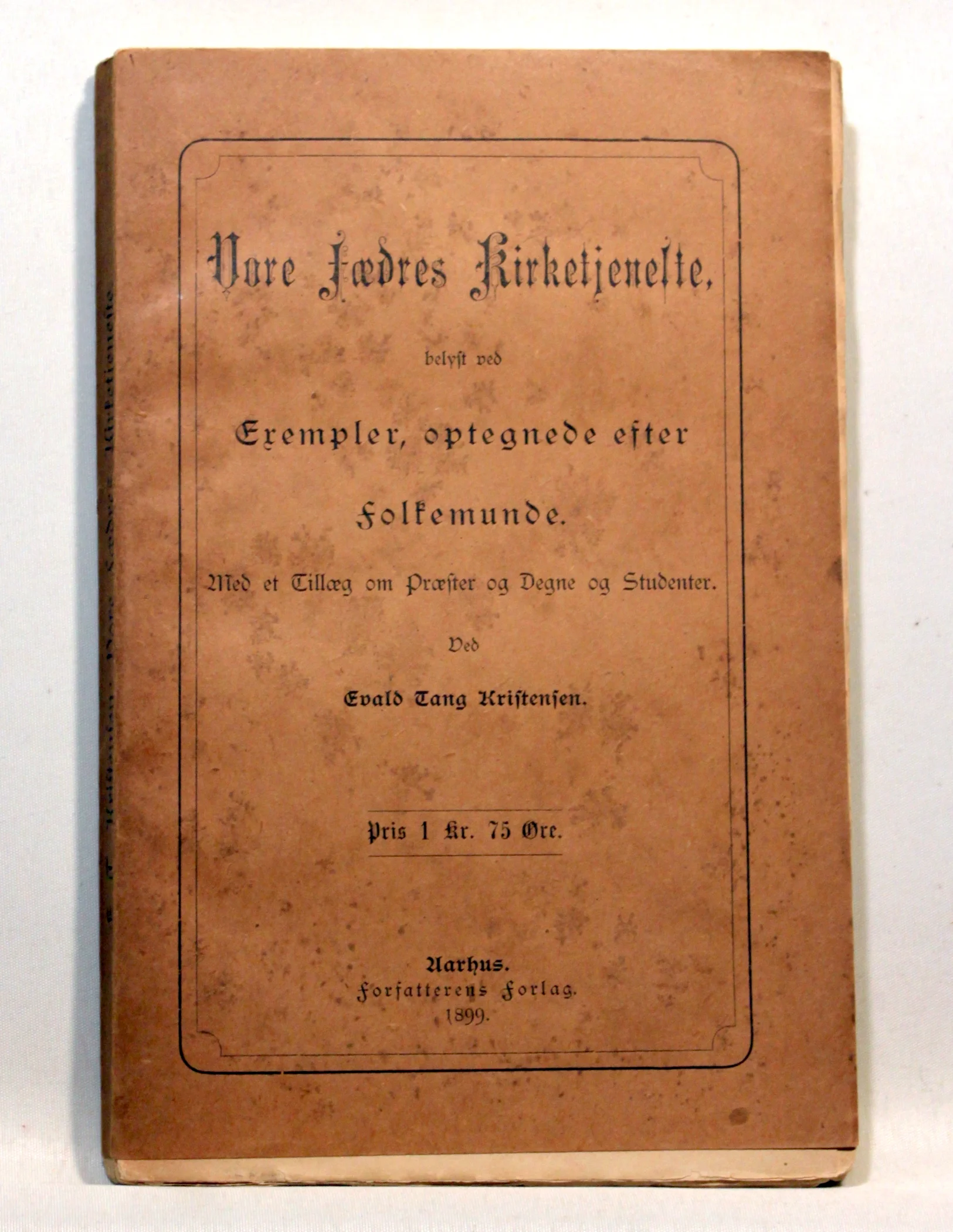 Vore fædres kirketjeneste, belyst med exempler, optegnelser efter folkemunde. Med et tillæg om præster og degne og studenter