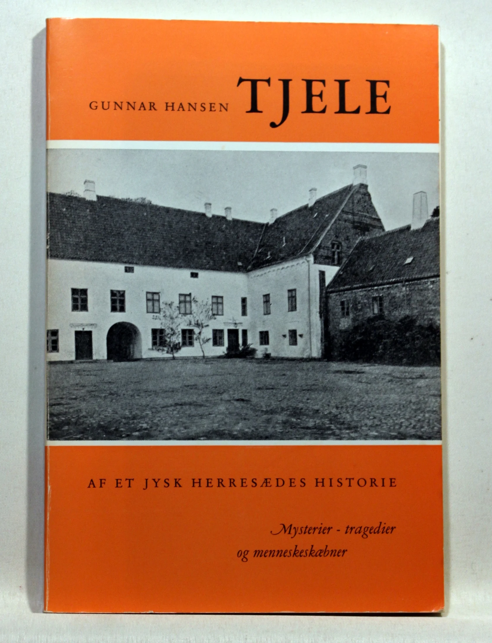 Tjele. Af et jysk herresædes historie. Mysterier, tragedier og menneskeskæbner