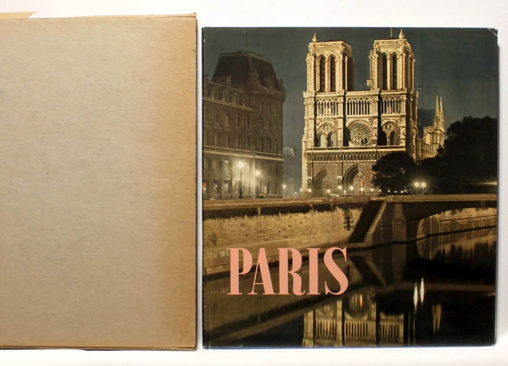 Paris. En bog i farver om byernes by