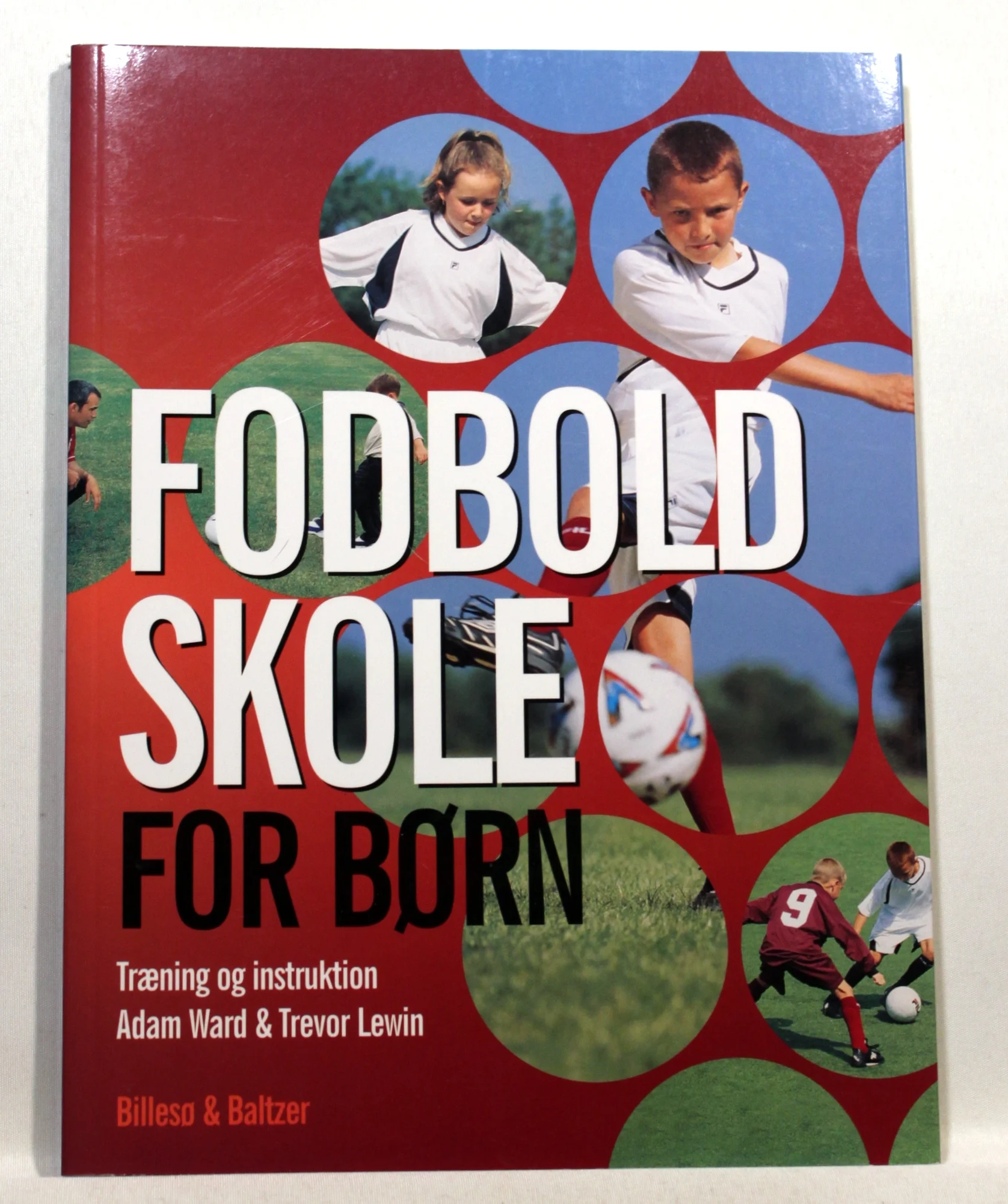 Fodboldskole for børn. Træning og introduktion