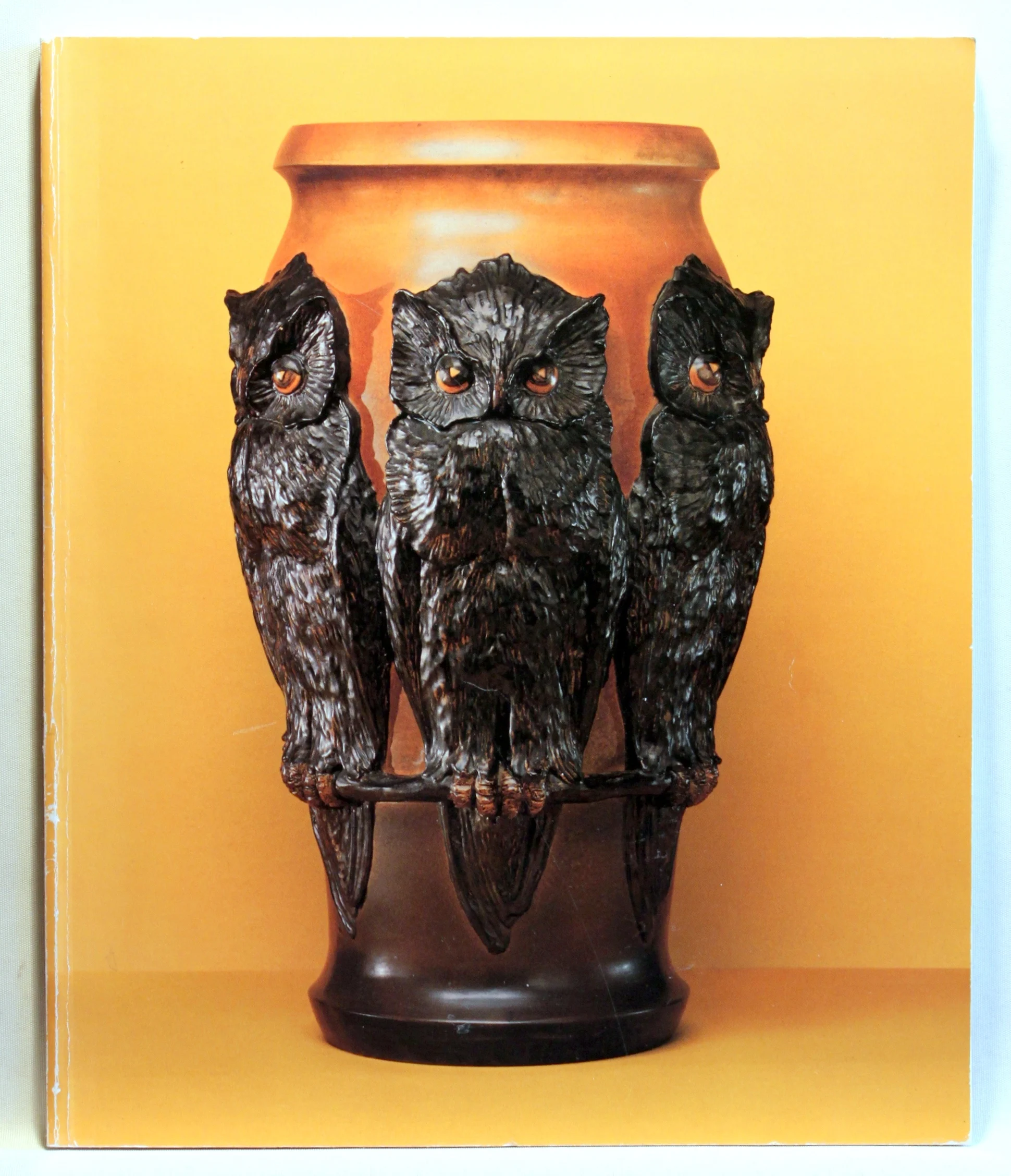 P. Ipsens Enke. En keramisk fabrik gennem 100 år