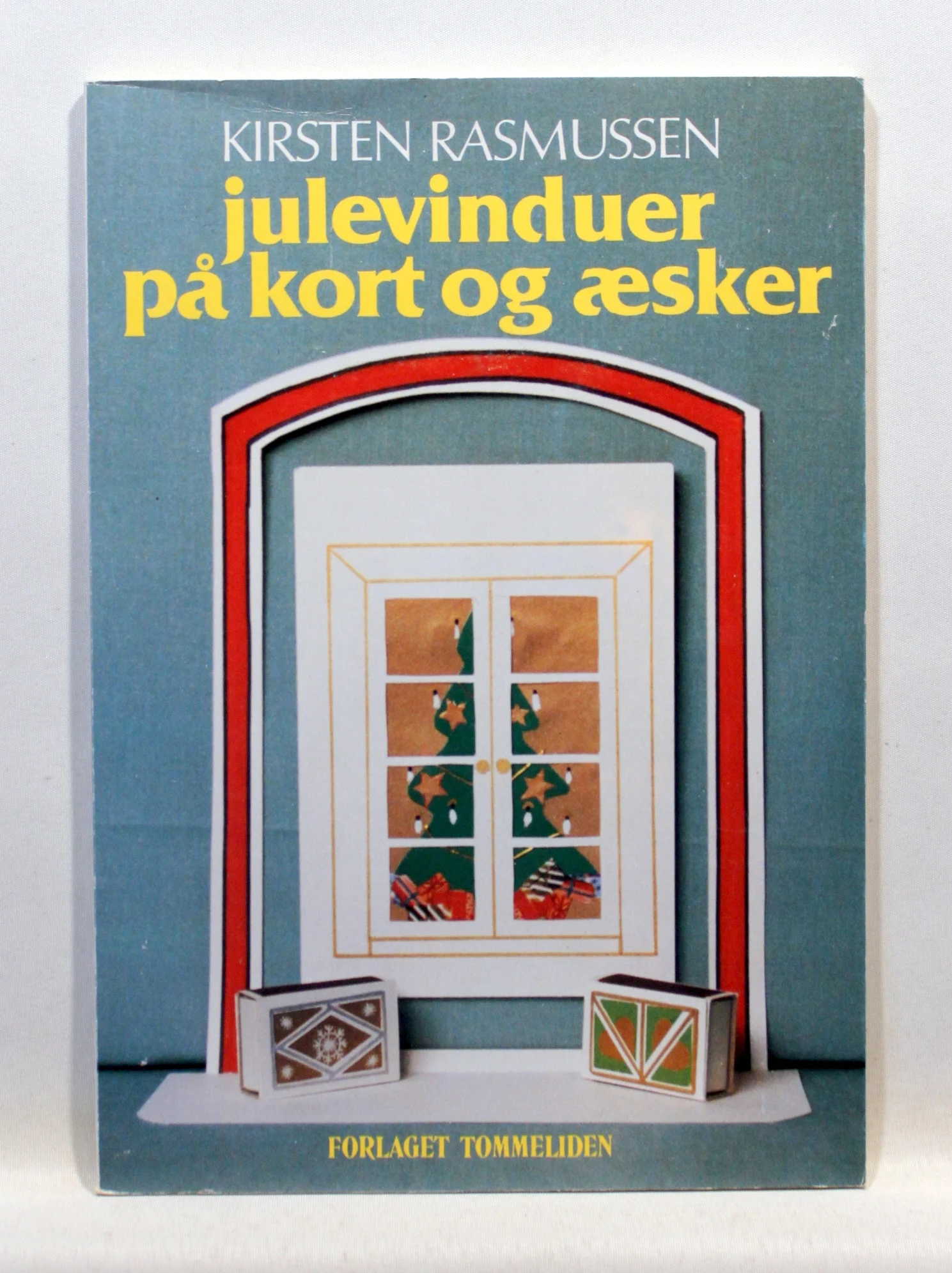Julevinduer på kort og æsker