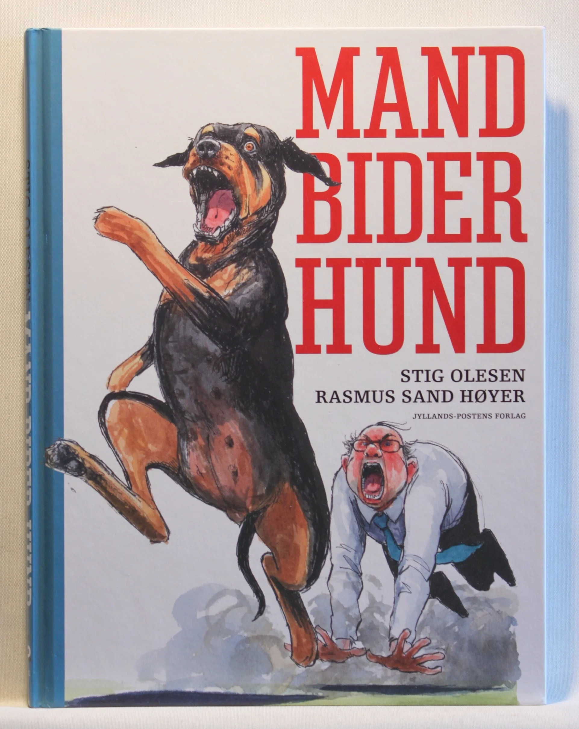 Mand bider hund