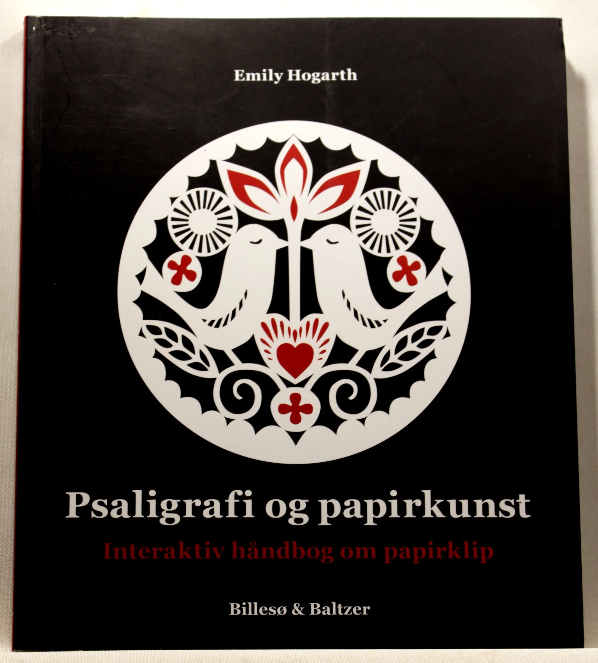 Psaligrafi og papirkunst. Interaktiv håndbog om papirklip