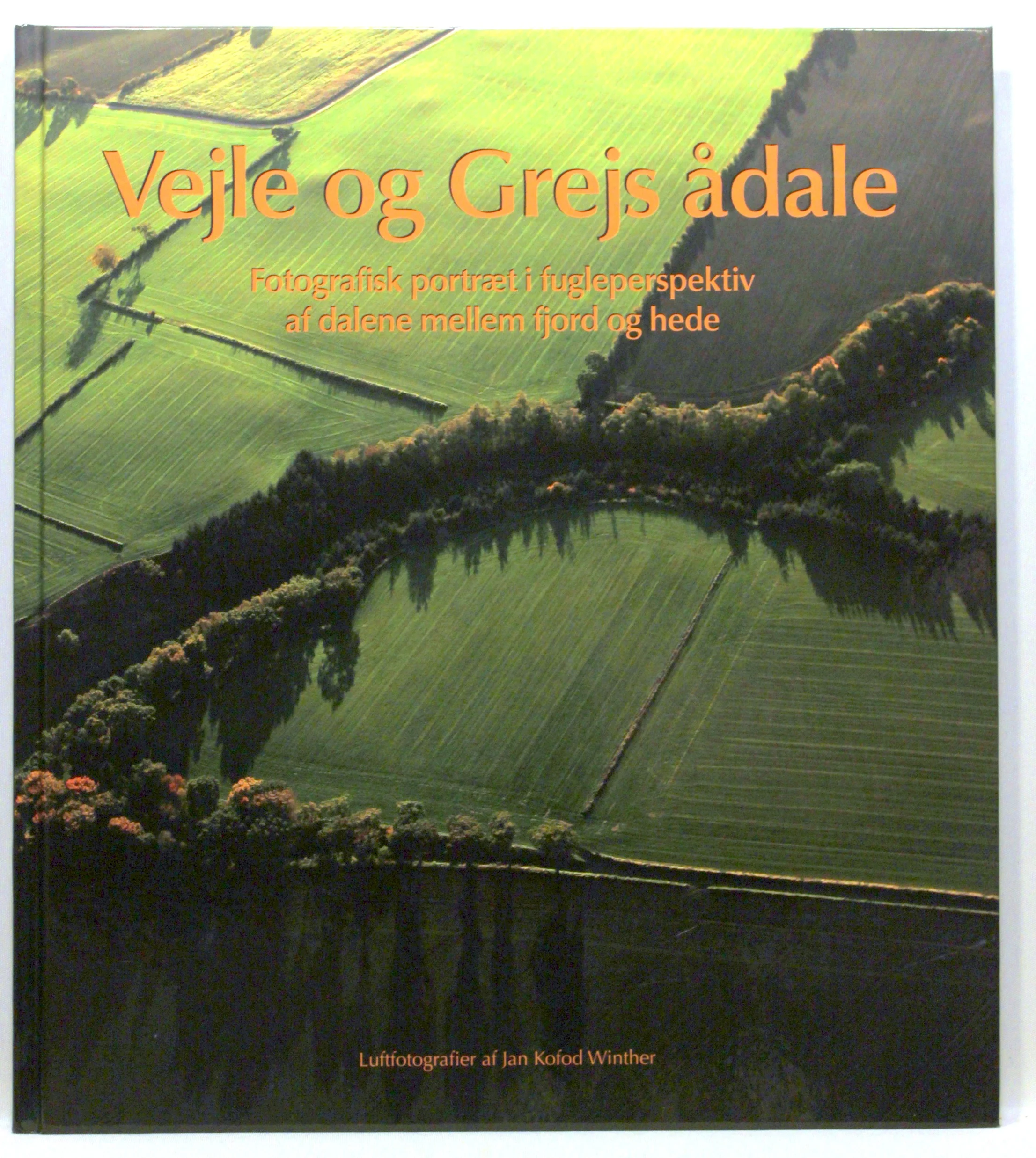 Vejle og Grejs ådale. Fotografisk portræt i fugleperspektiv af dalene mellem fjord og hede