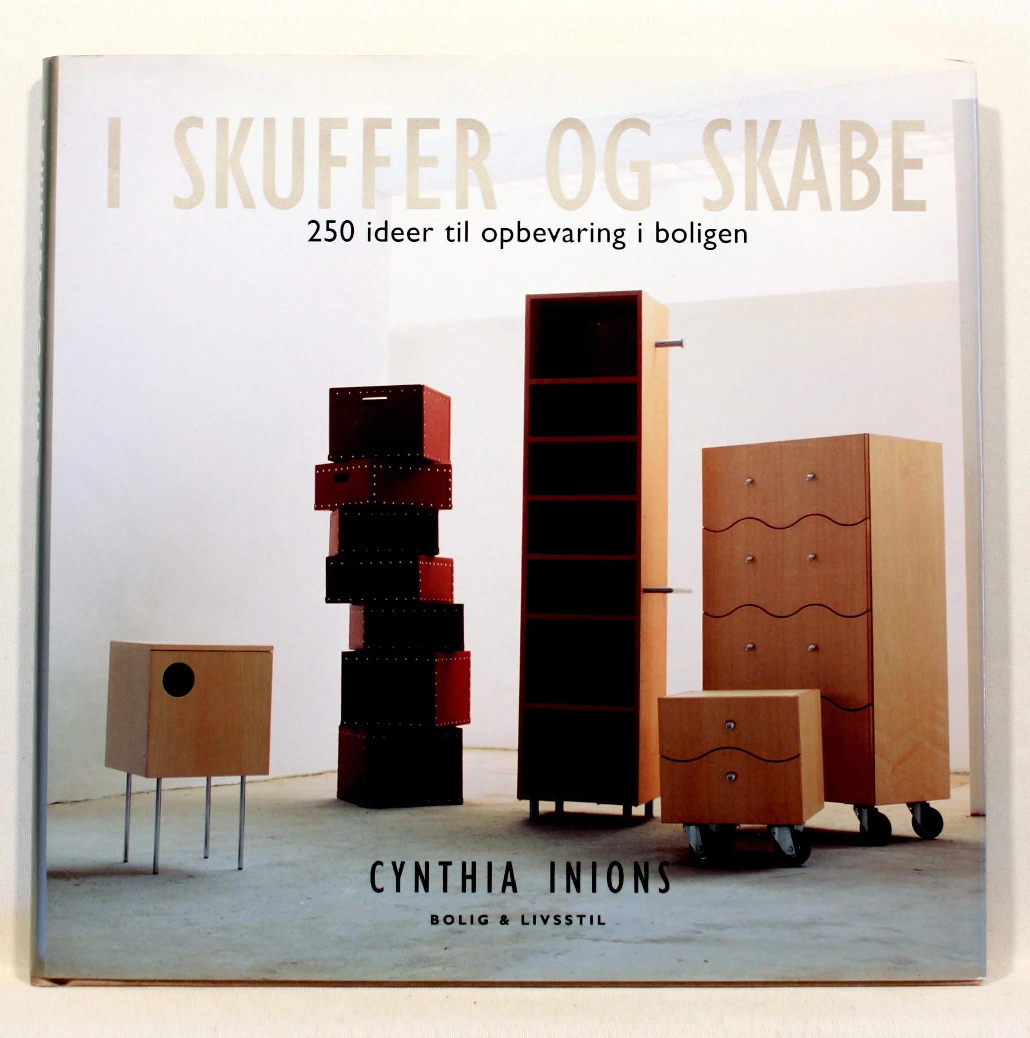 I skuffer og skabe. 250 ideer til opbevaring i boligen