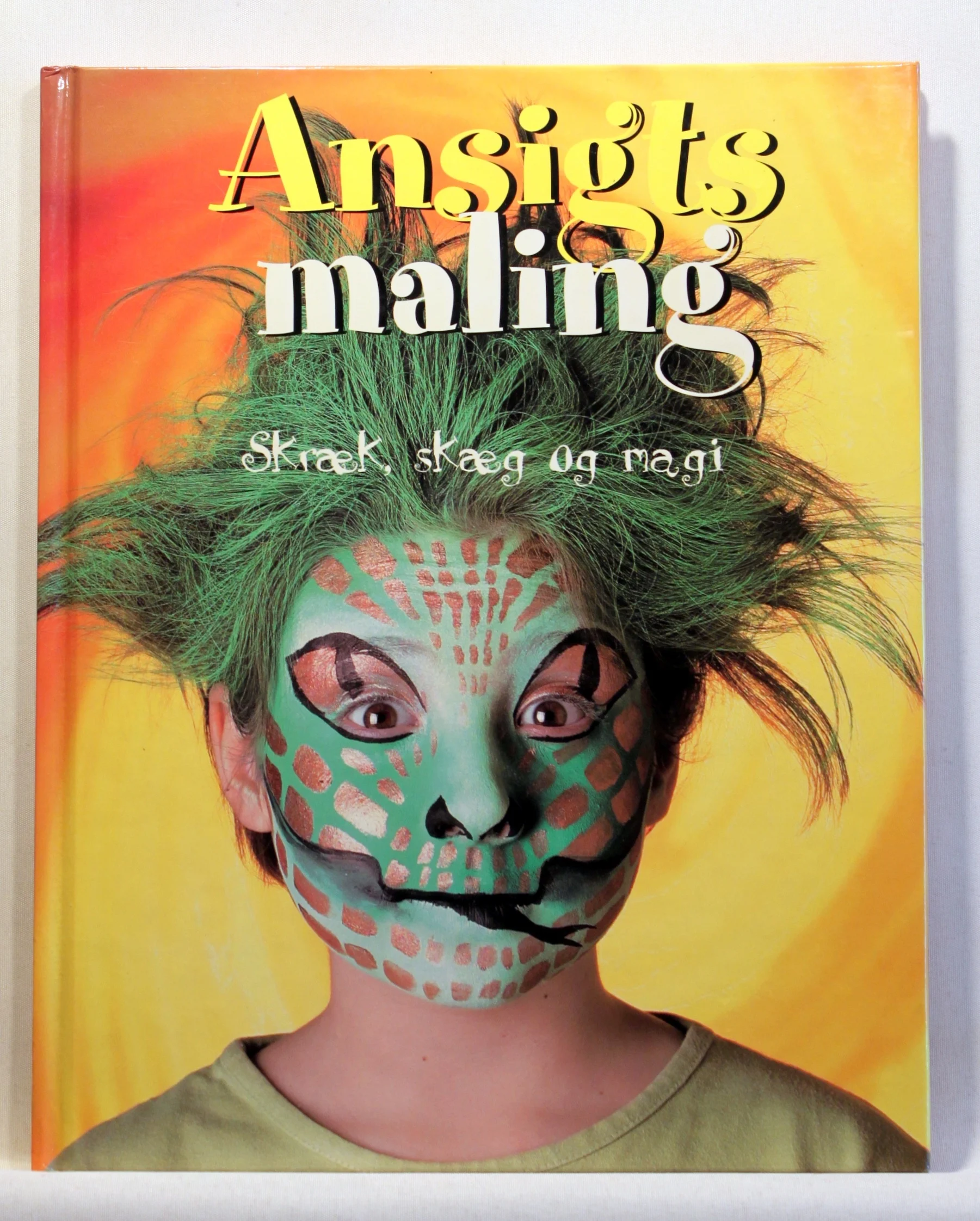 Ansigtsmaling. Skræk, skæg og magi