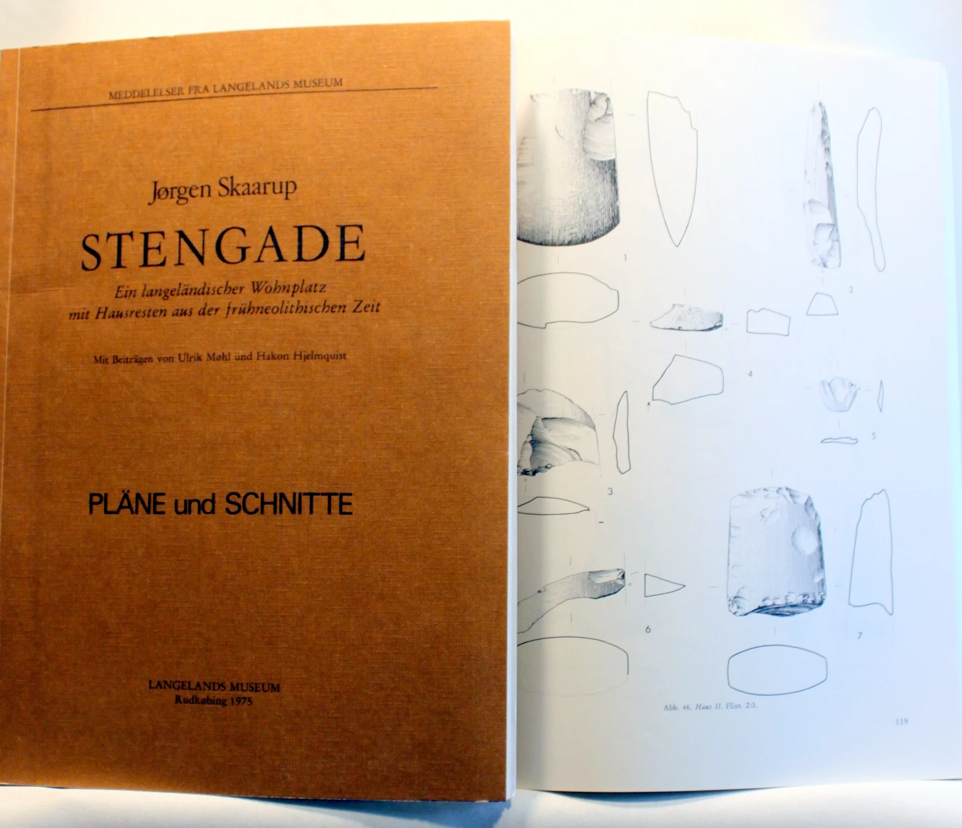 Stengade. Ein langeländischer Wohnplatz mit Hausresten aus der frühneolithischen Zeit. 2 stk.