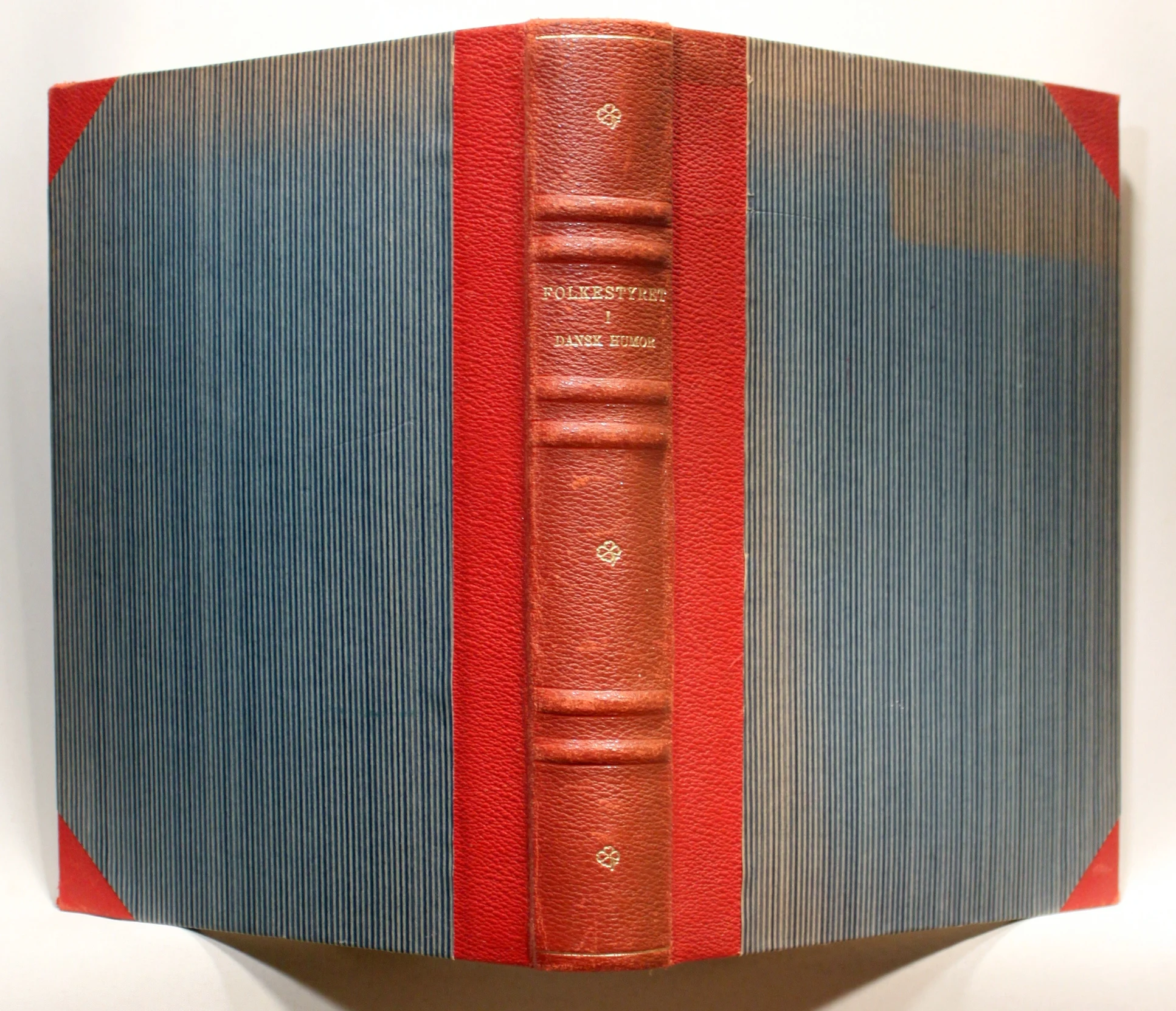 Folkestyret i dansk humor. 1849-1949