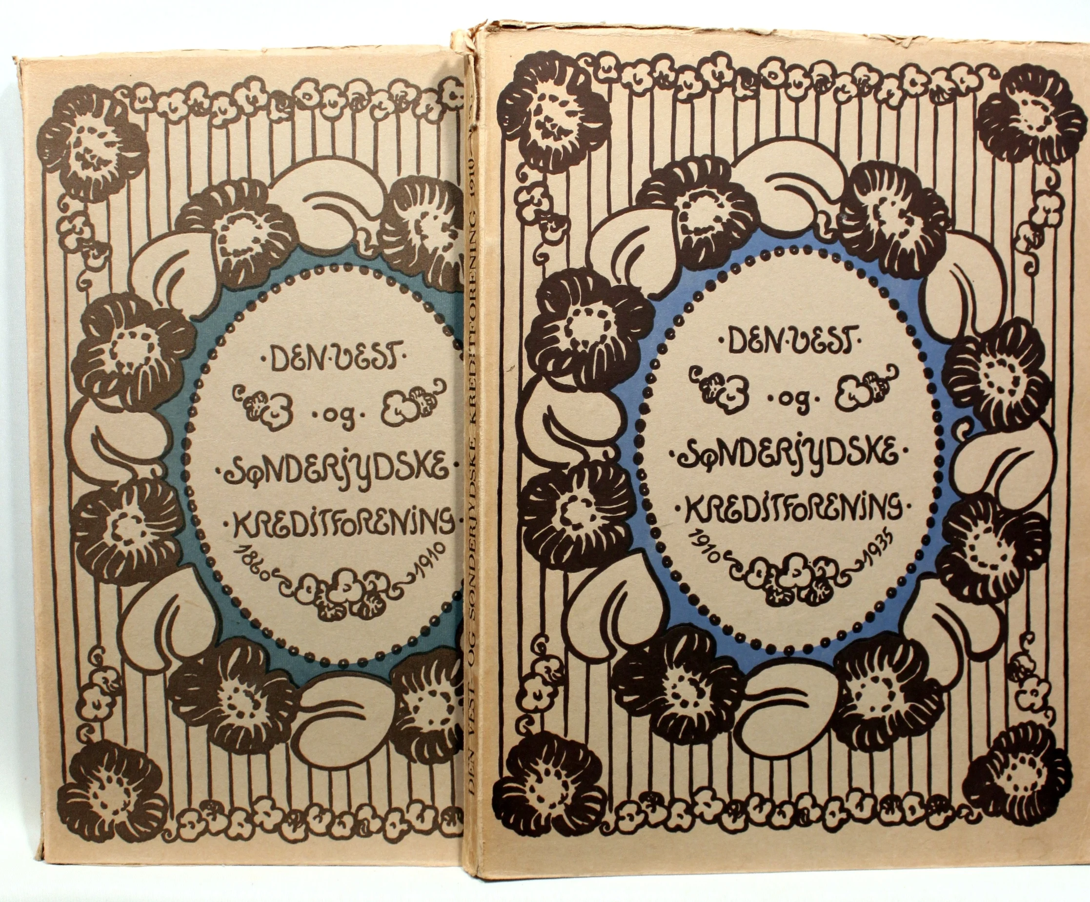 Den vest- og sønderjydske Kreditforening 1910-1935. Den vest- og sønderjydske Kreditforening 1860-1910. 2 Bind.