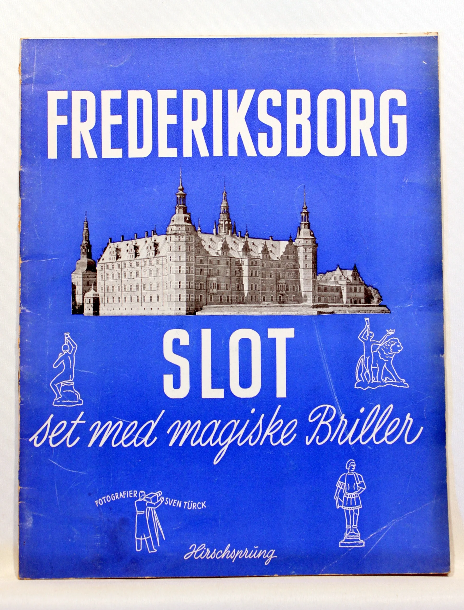 Frederiksborg Slot set gennem magiske briller. + Briller