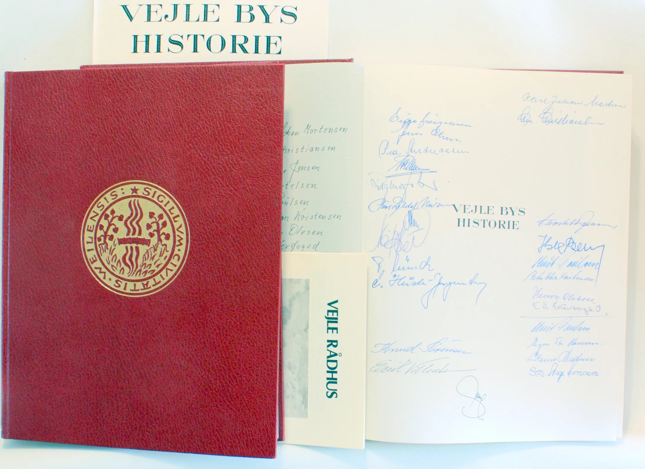 Vejle Bys Historie 1327-1927. Billeder fra det gamle Vejle. Signeret