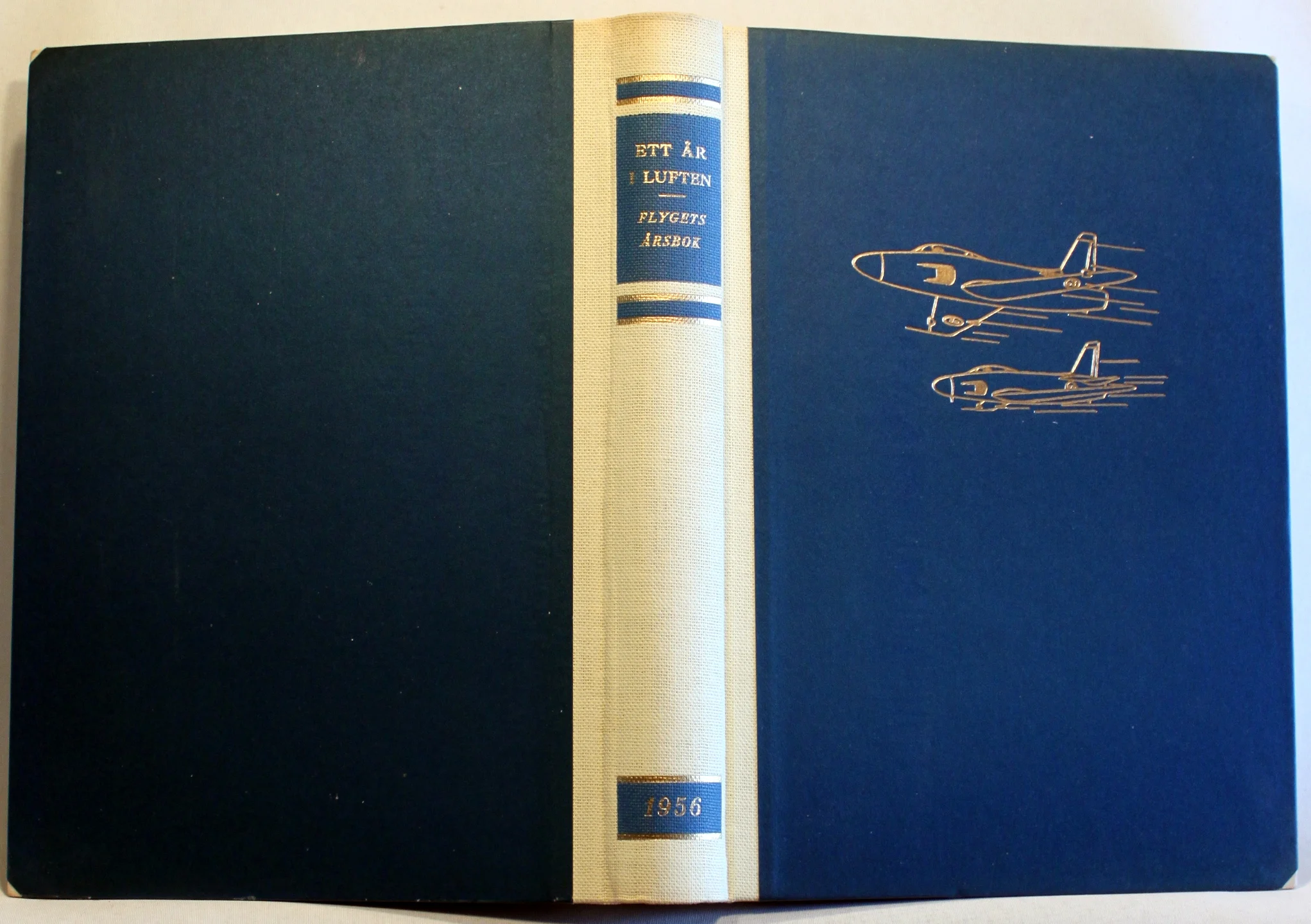 Ett år i luften. Flygets årsbok 1956